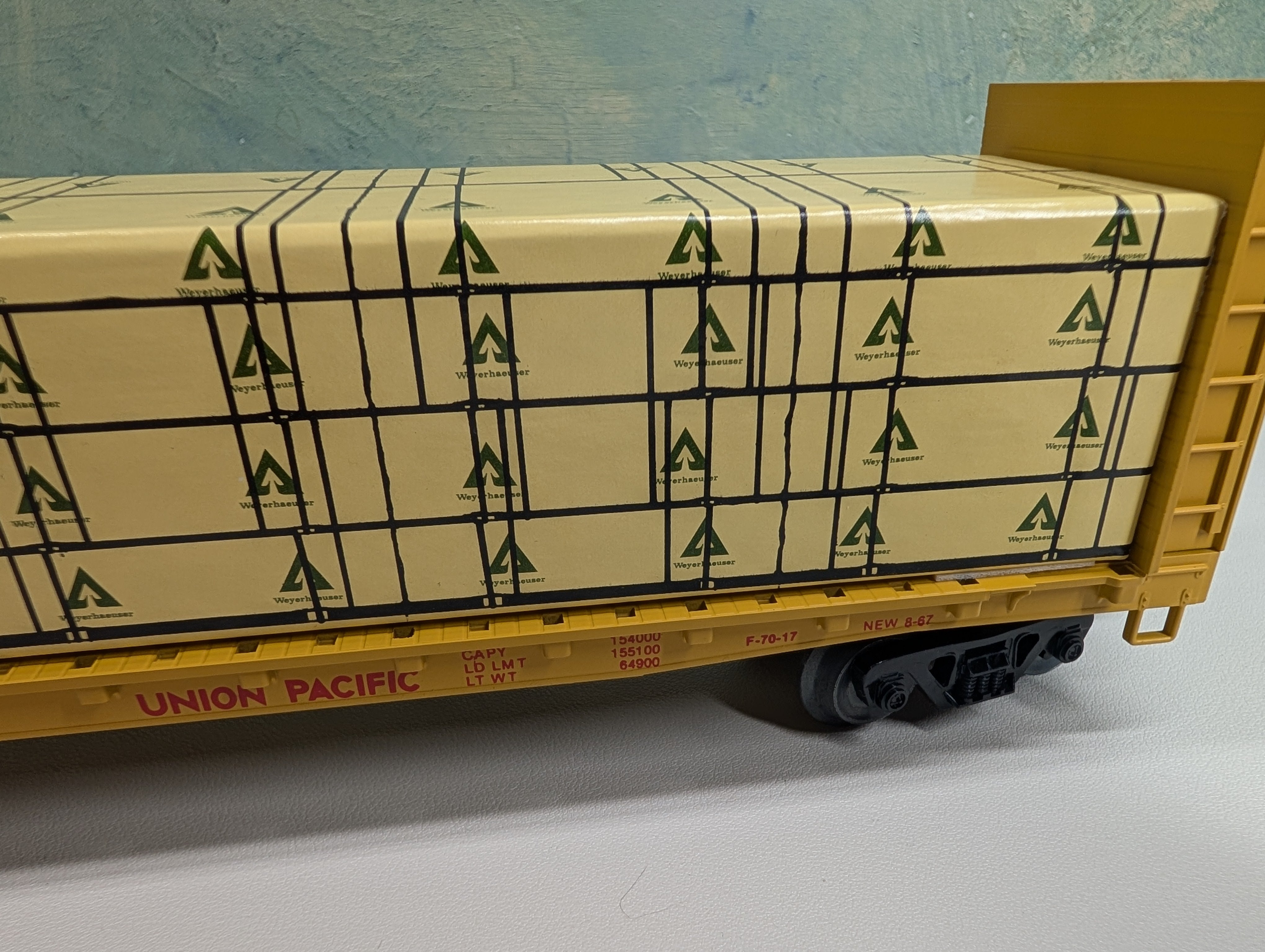 USED Weaver O Bulkhead Flat Car w/ Load, 3 Rail Union Pacific #215842