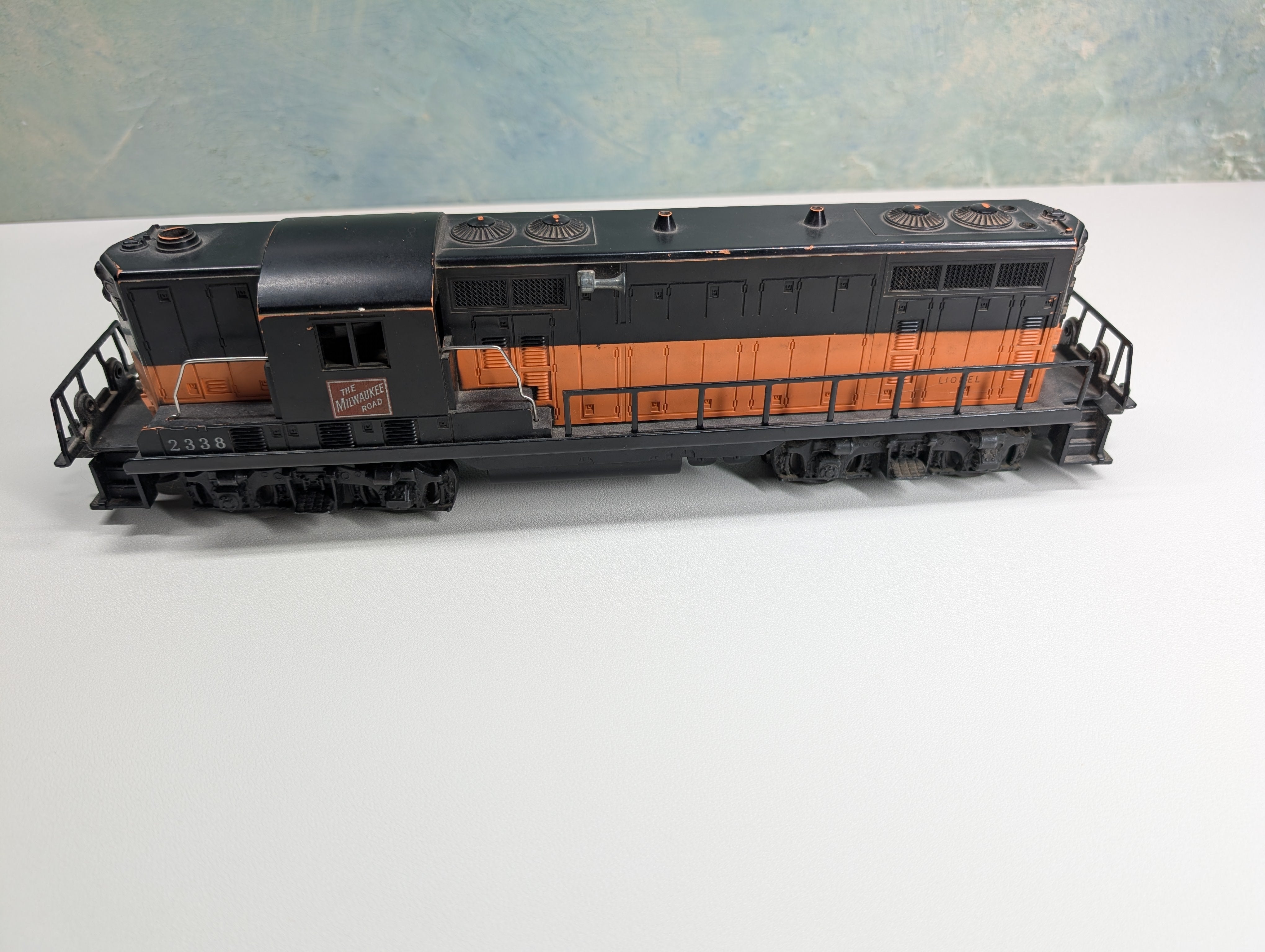 USED Lionel O Diesel Locomotive Milwaukee Road #2338 Tested, 3 Rail