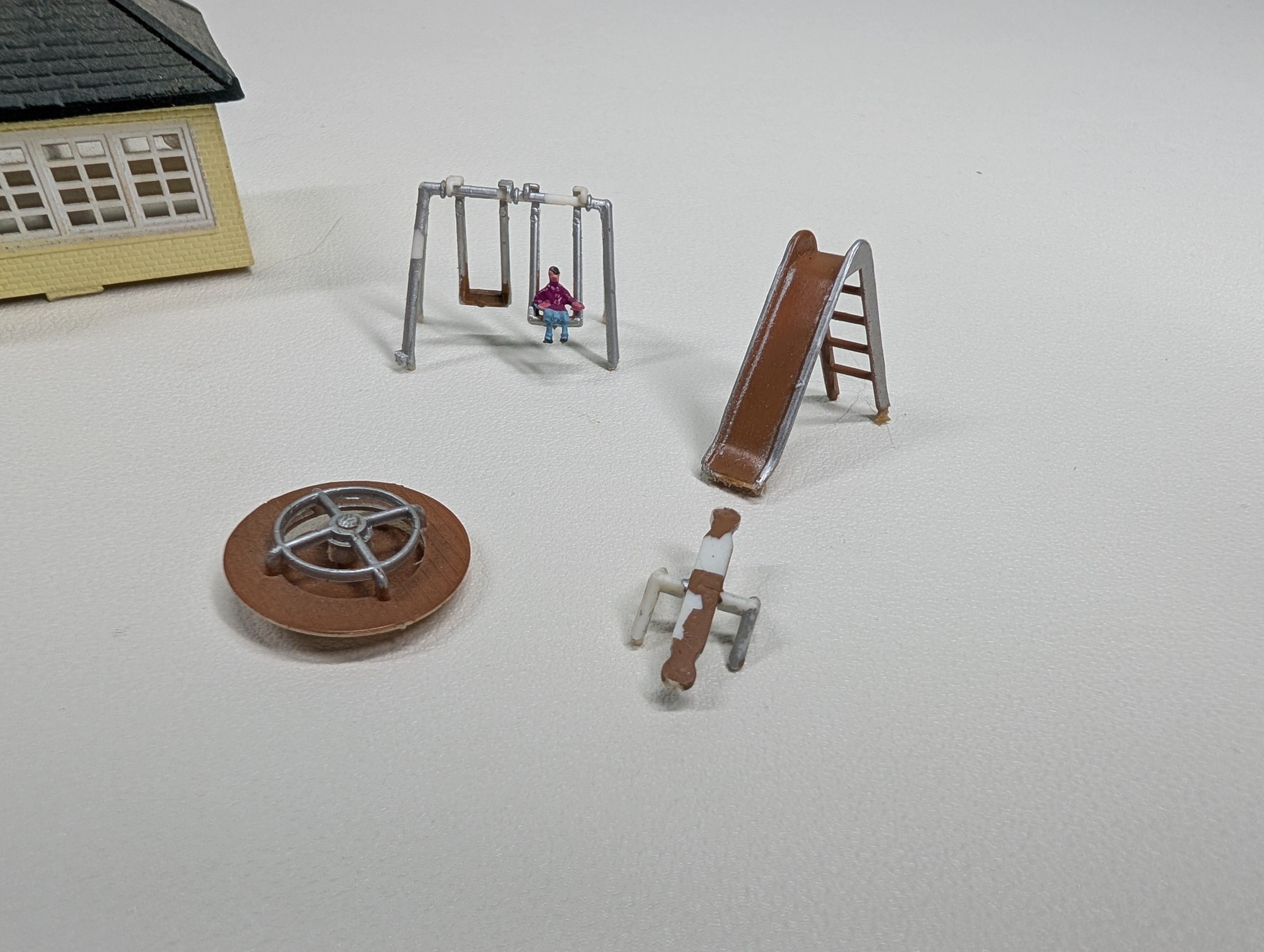 USED N Scale Fairfield School House w/ Playground Scene