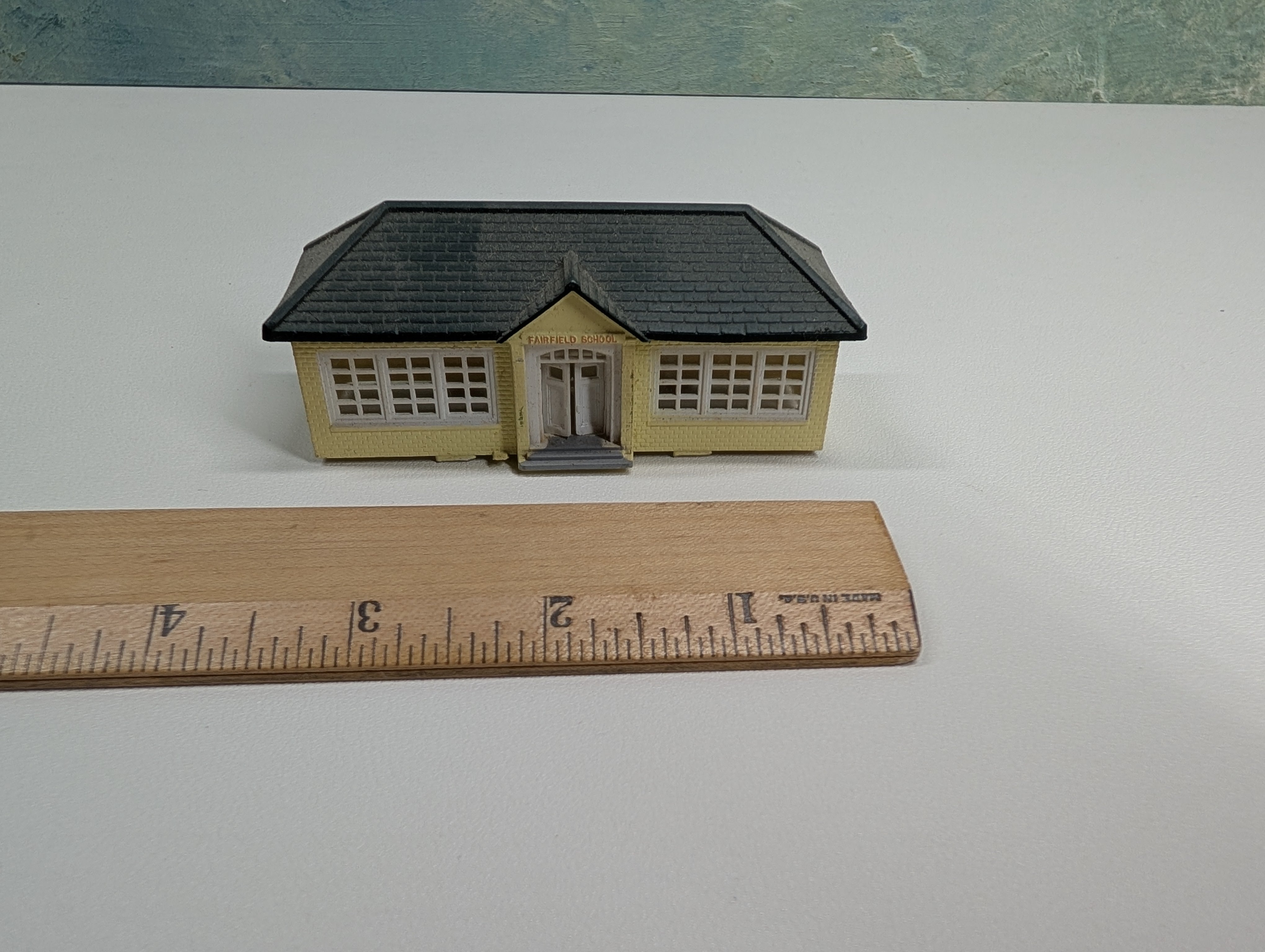 USED N Scale Fairfield School House w/ Playground Scene
