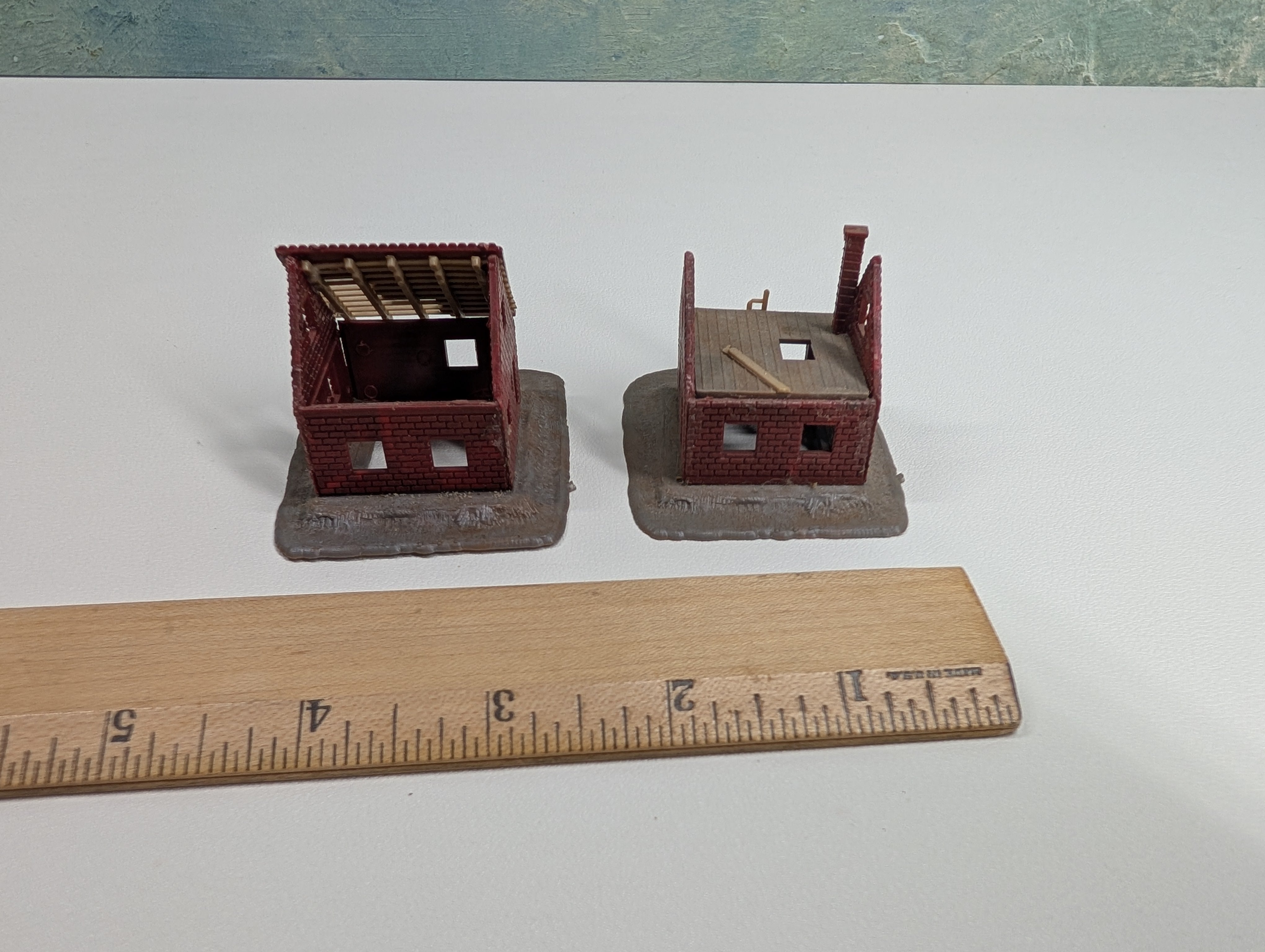 USED N Scale Set of Homes Under Construction (2 pcs)