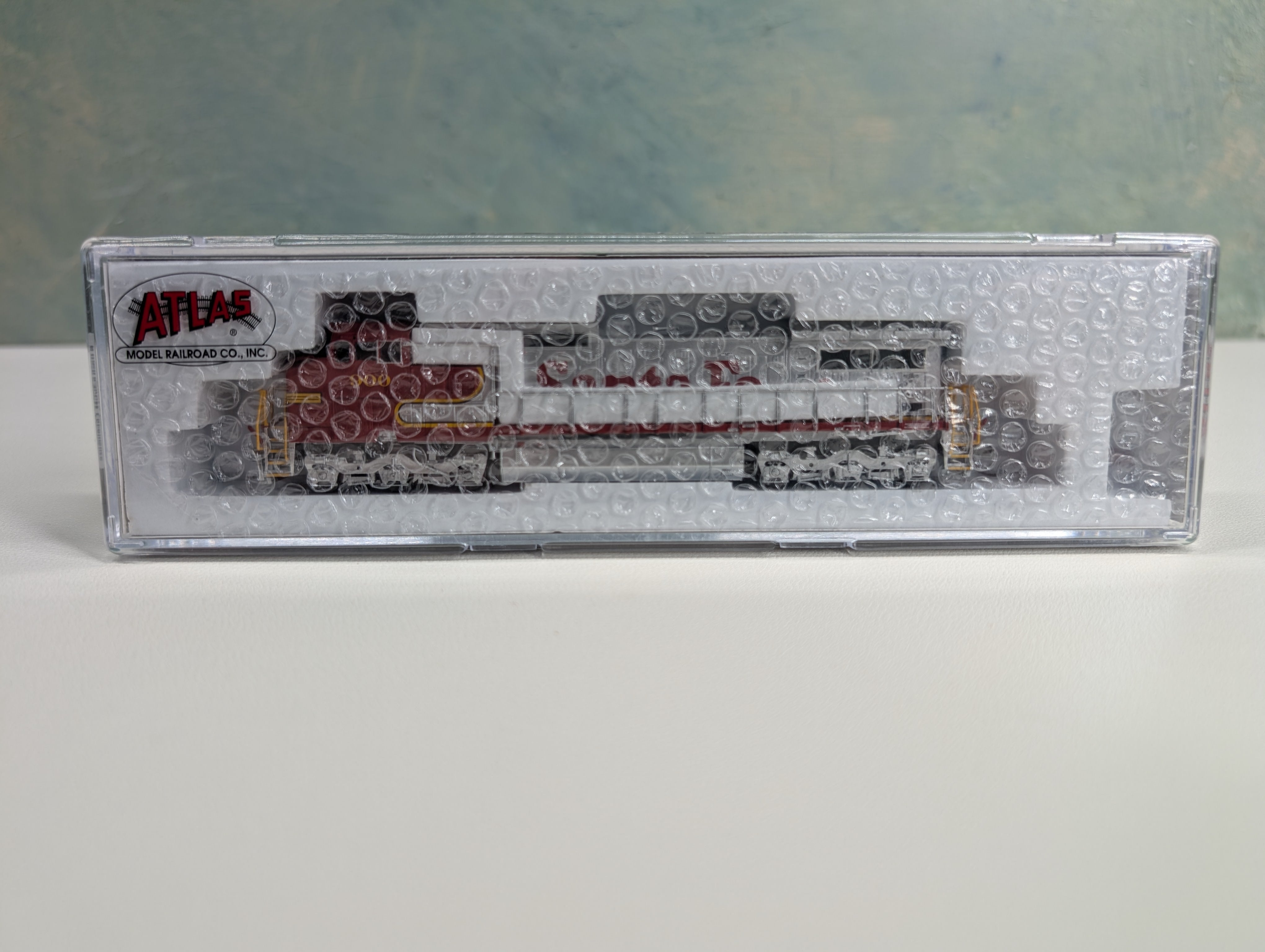 Atlas 40005859 N Scale Dash 8-40CW Diesel Locomotive Santa Fe #900 Gold ESU LokSound 5