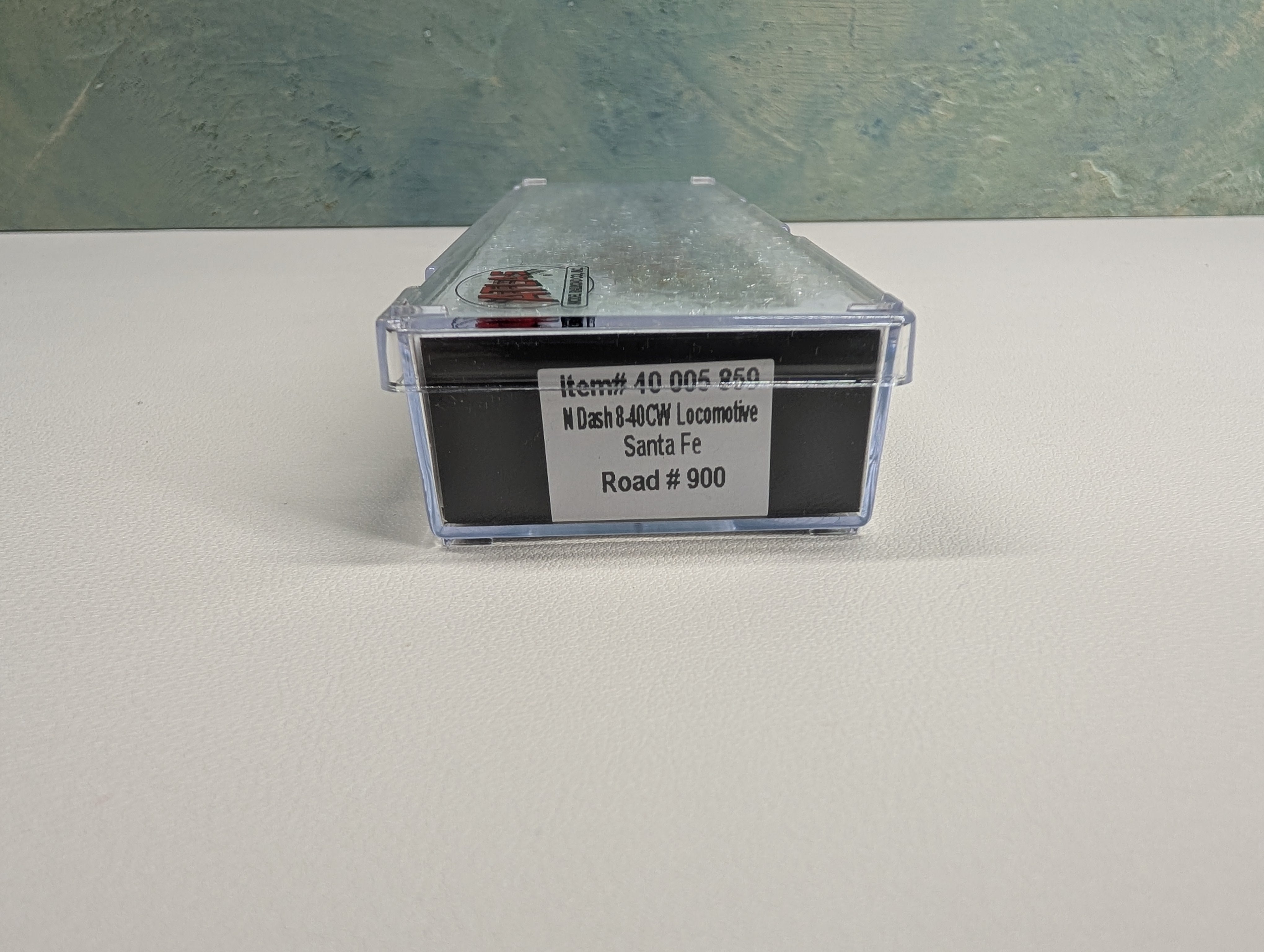 Atlas 40005859 N Scale Dash 8-40CW Diesel Locomotive Santa Fe #900 Gold ESU LokSound 5