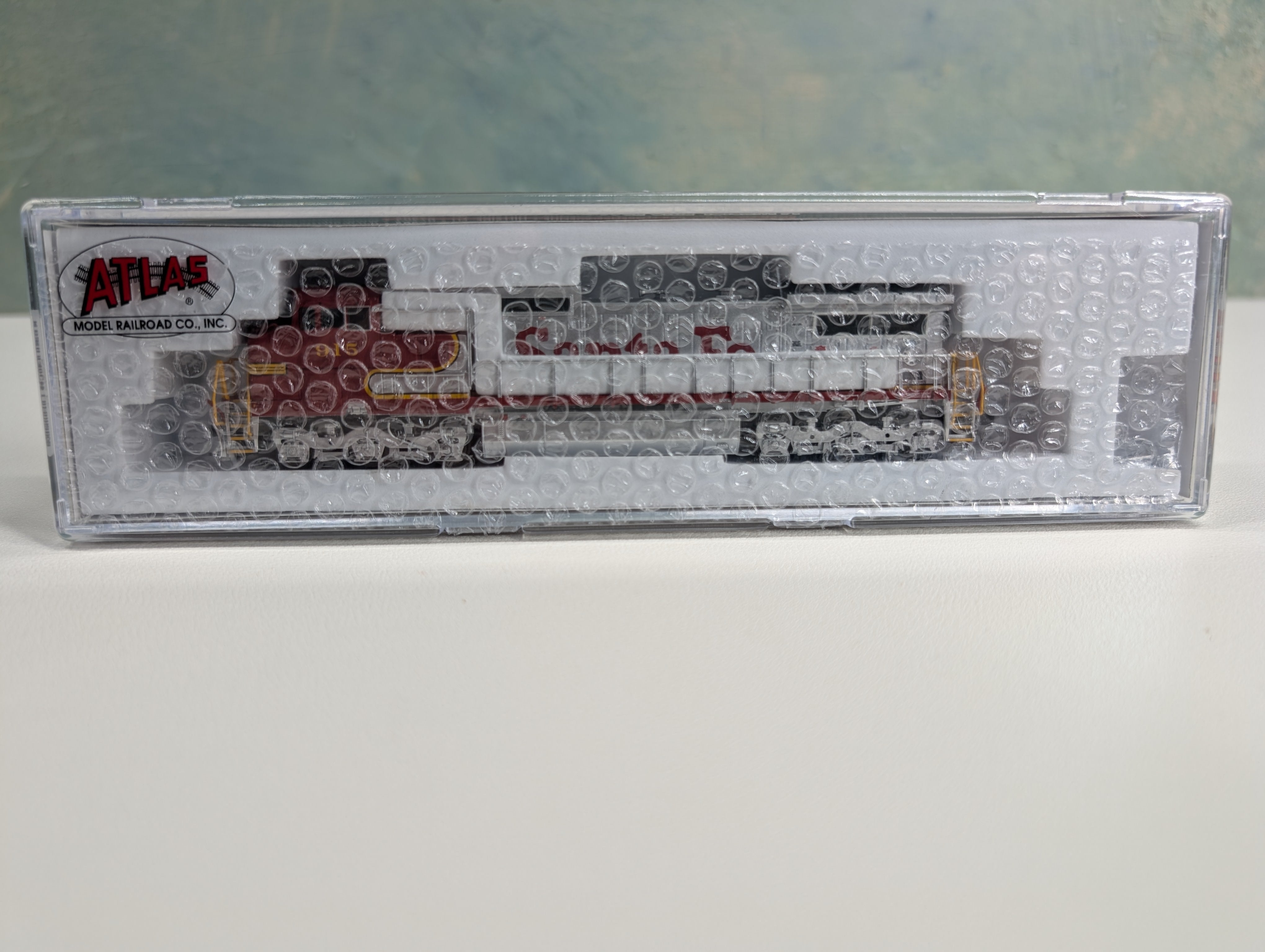 Atlas 40005860 N Scale Dash 8-40CW Diesel Locomotive Santa Fe #915 Gold ESU LokSound 5