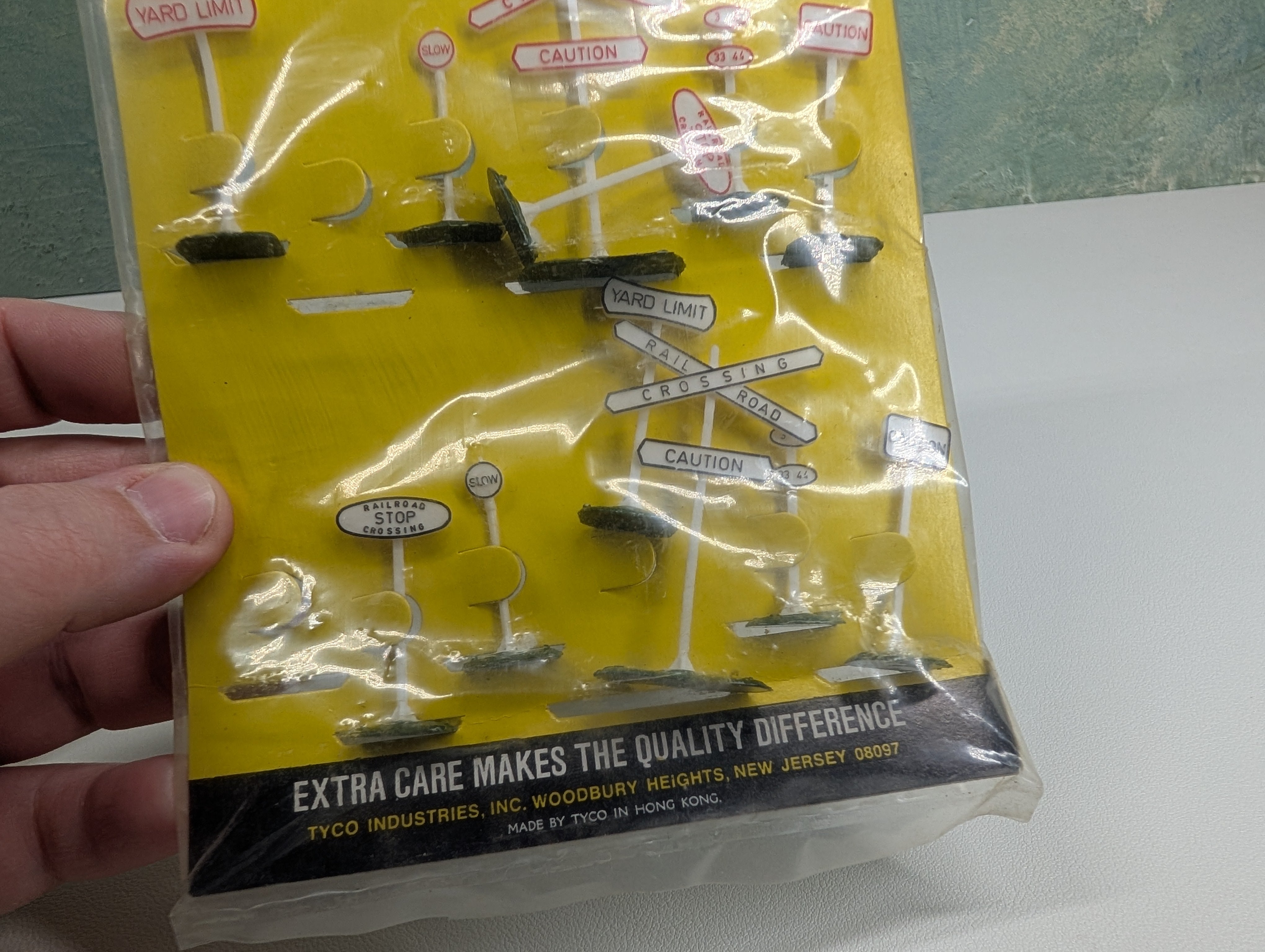 USED Tyco HO Scale Trackside Signs (sealed)