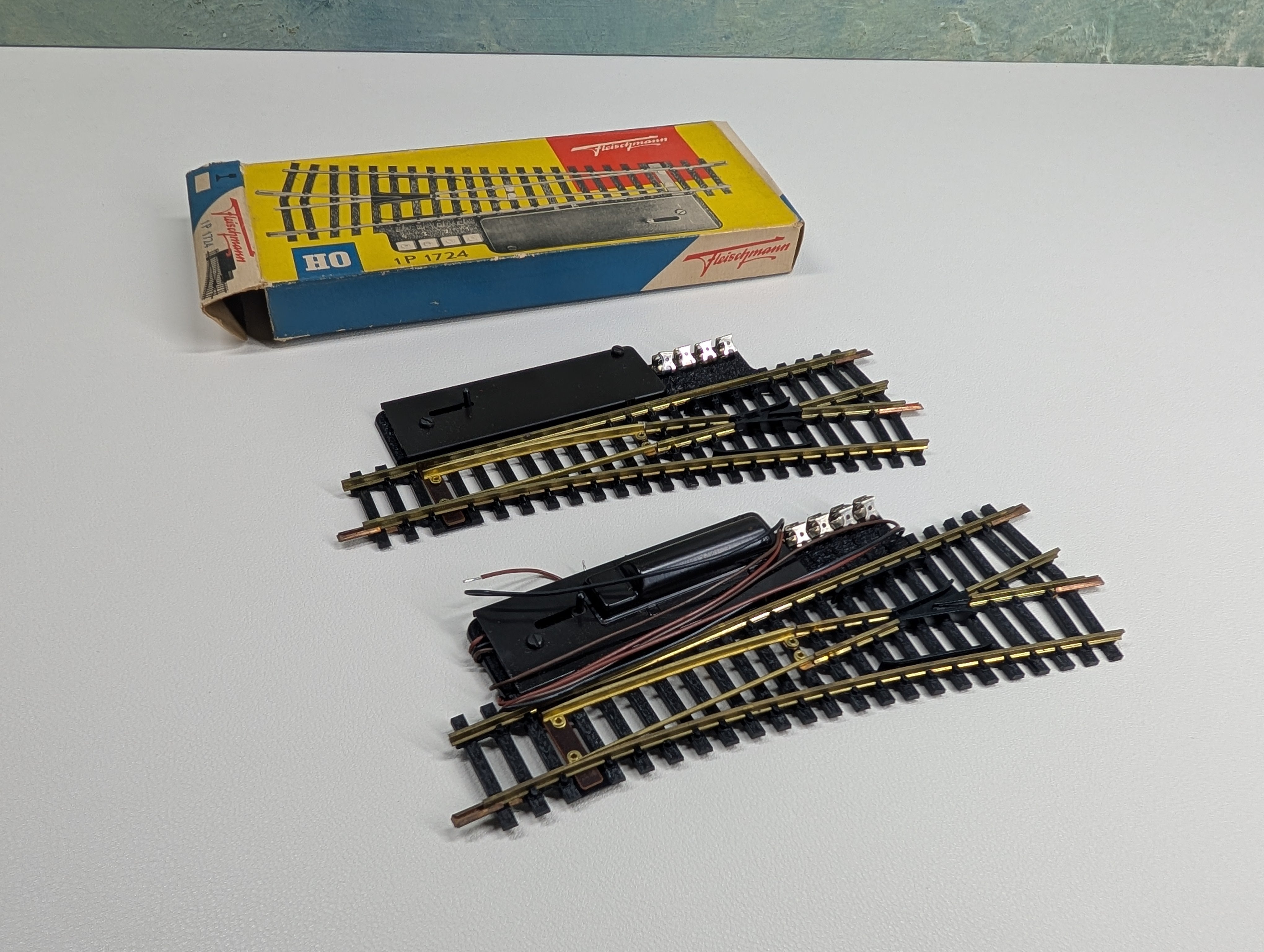 USED Fleischmann 1724A HO Scale Super Switches, Right Hand Turnouts (2 pcs)