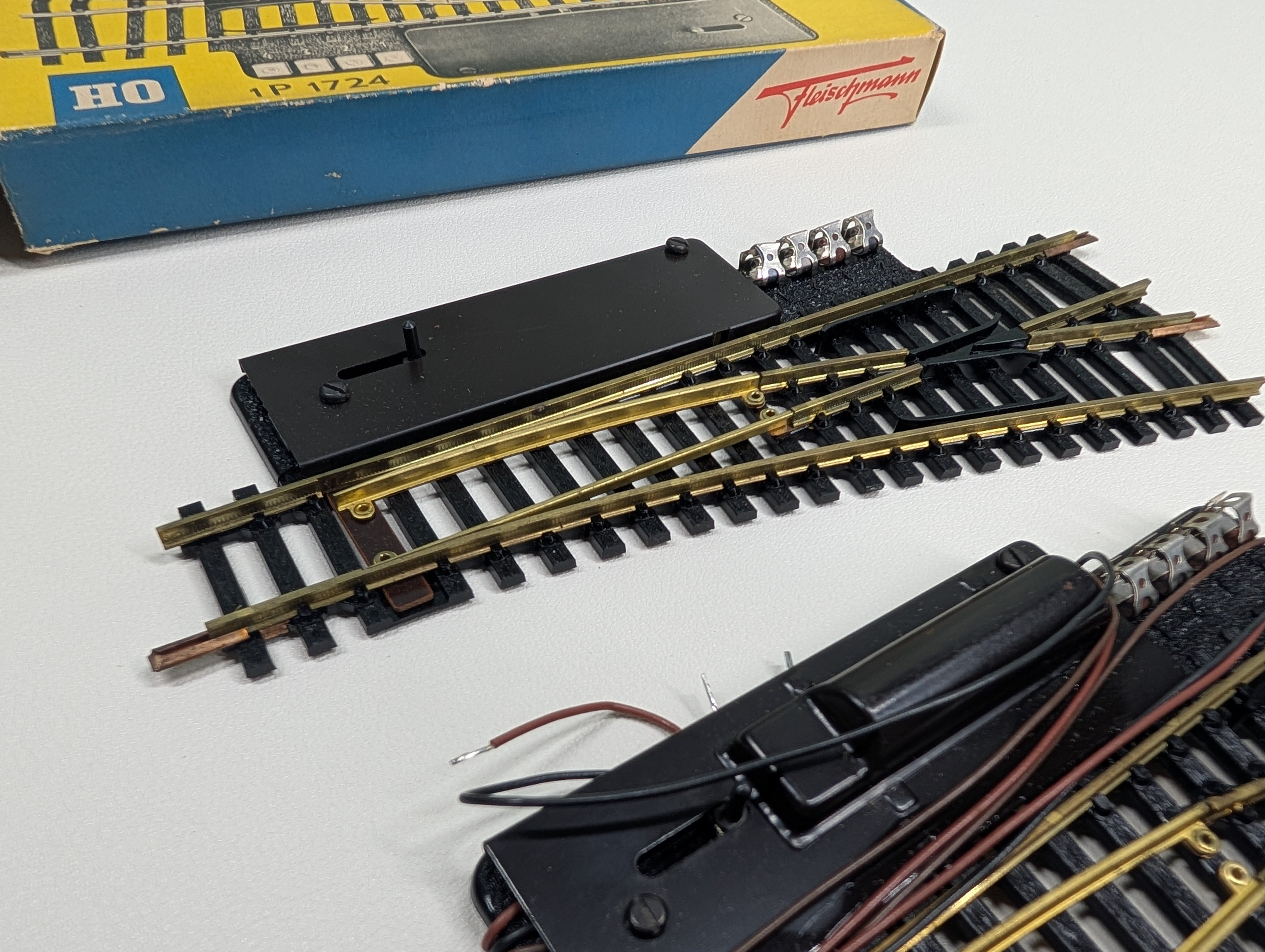 USED Fleischmann 1724A HO Scale Super Switches, Right Hand Turnouts (2 pcs)
