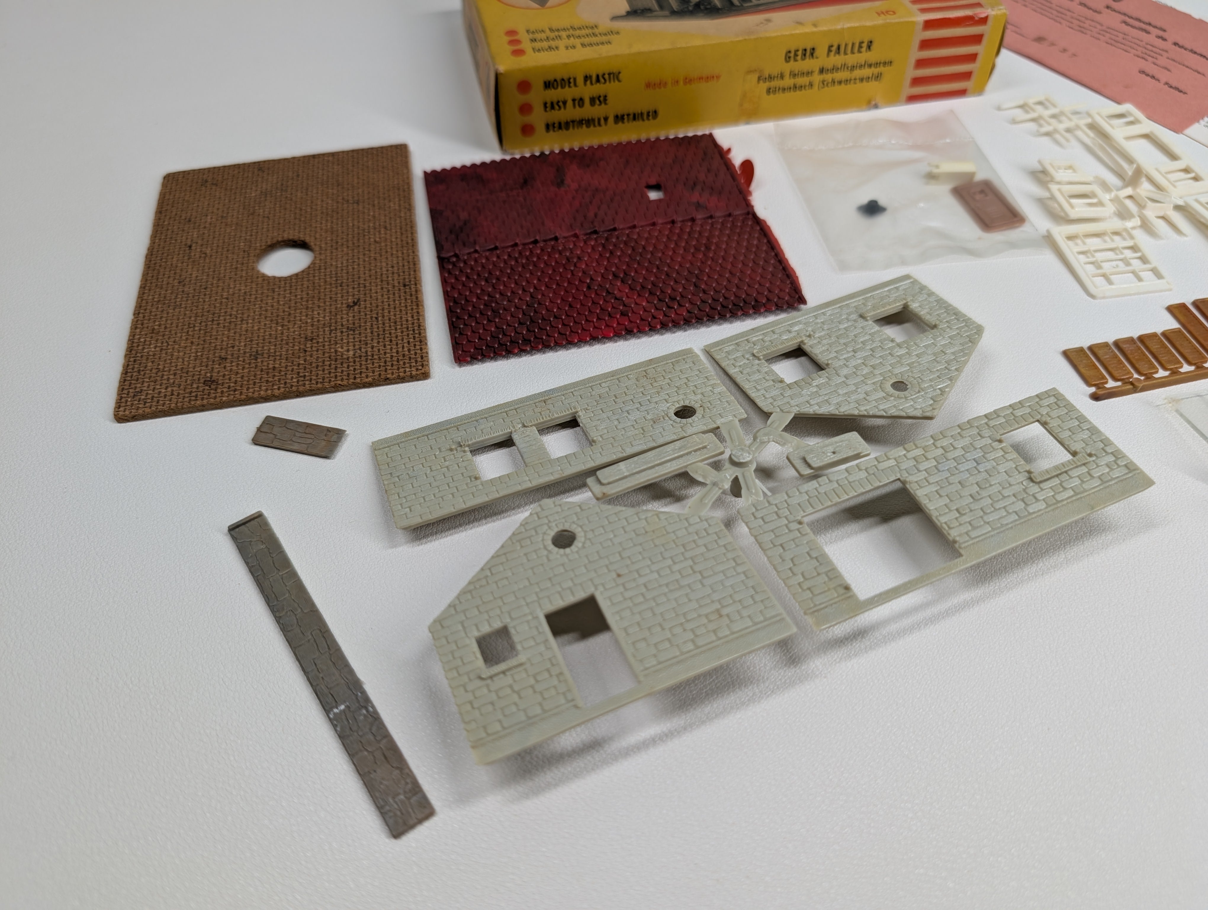 USED Faller B-200 HO Scale Summer Cottage House