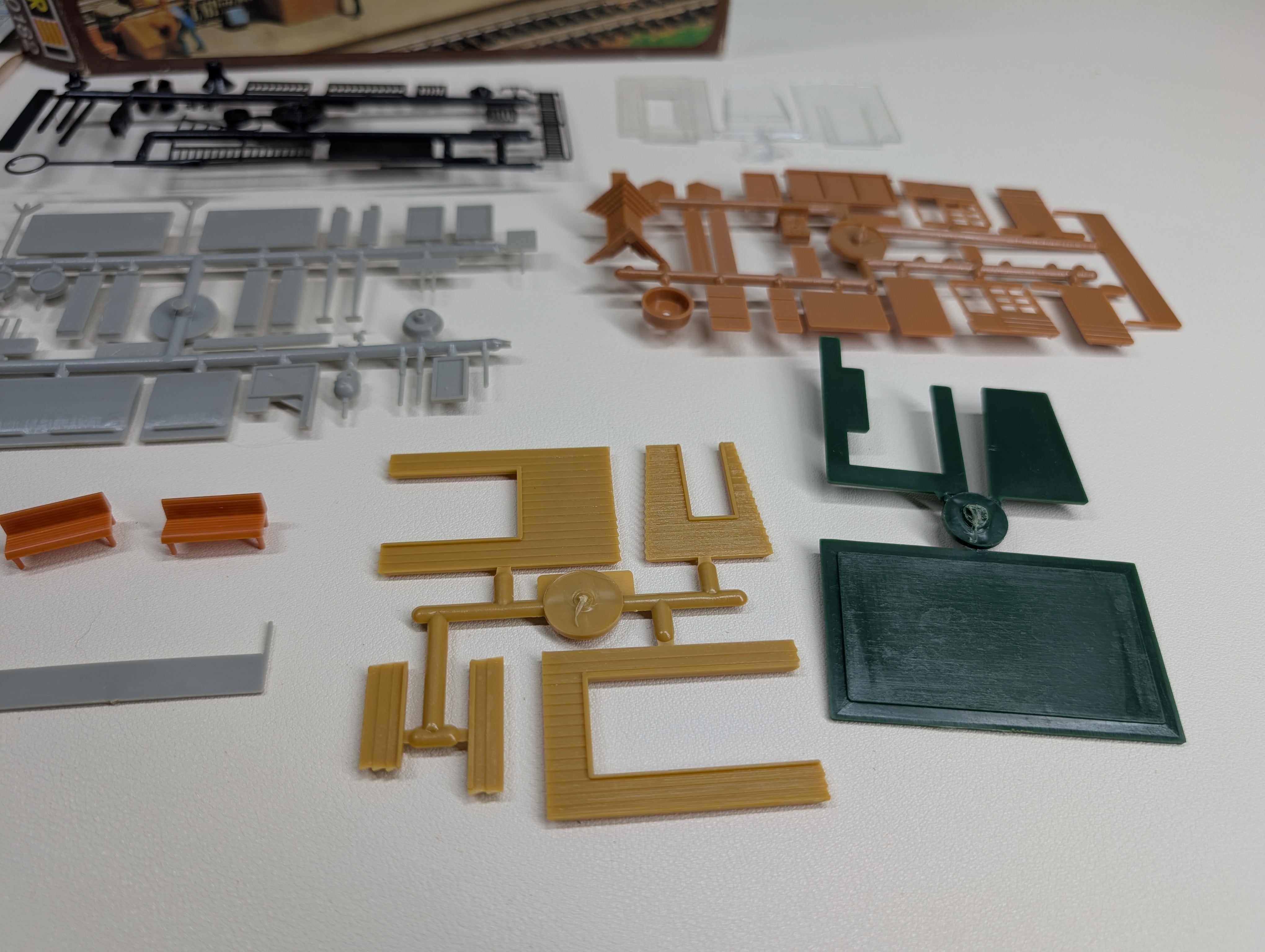USED Faller 120182 HO Scale Platform Accessories