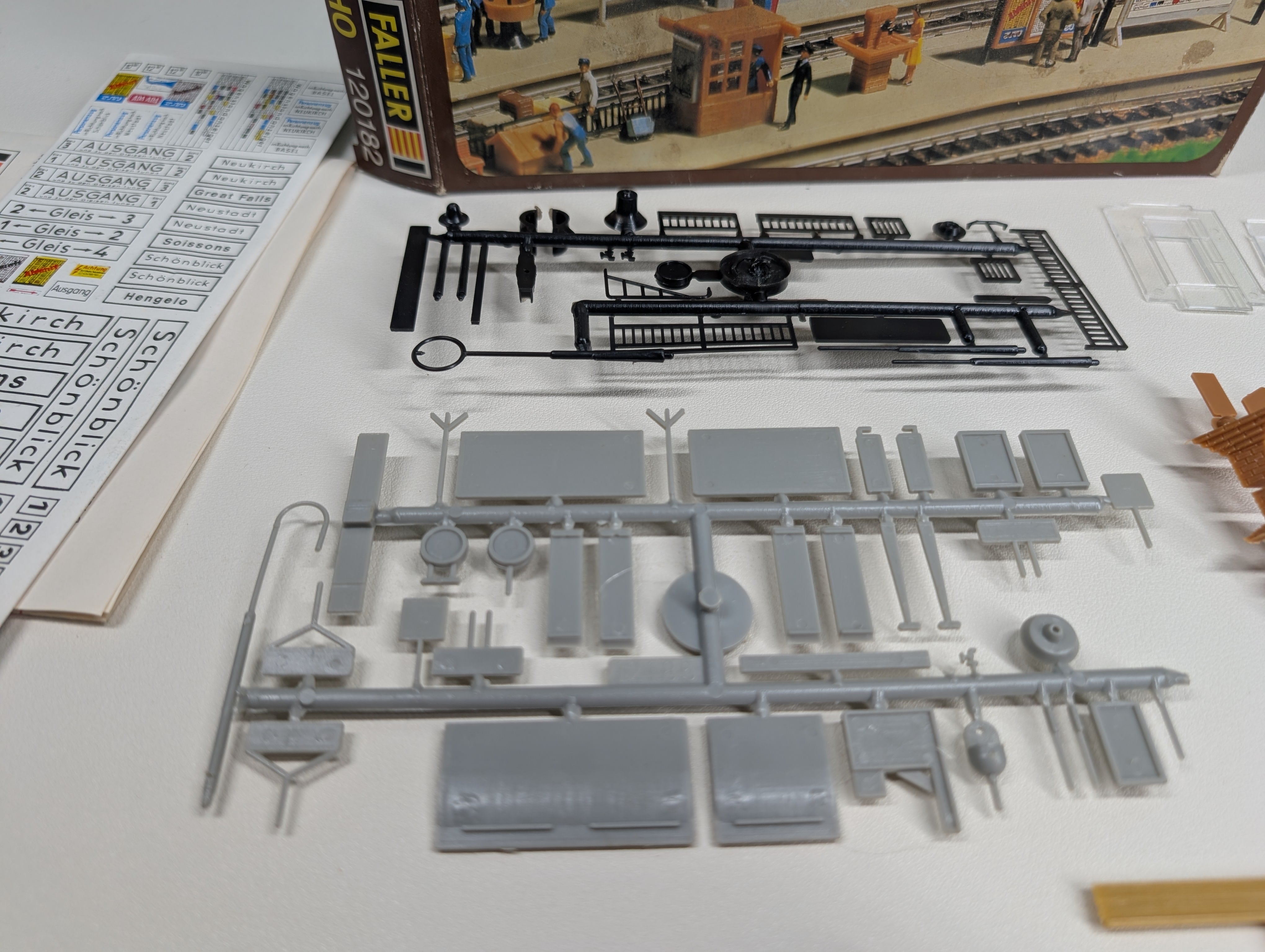 USED Faller 120182 HO Scale Platform Accessories