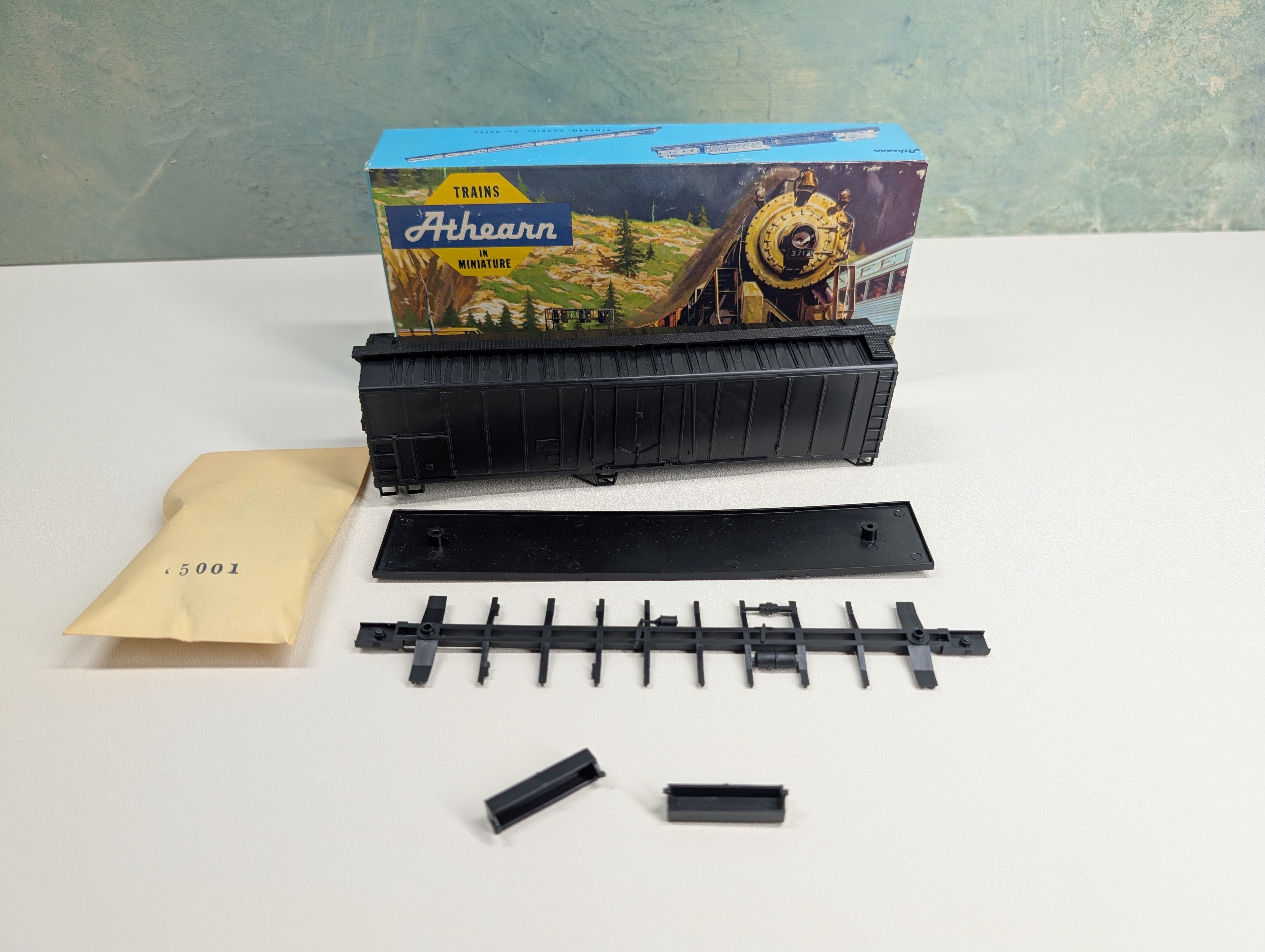 USED Athearn HO Scale 50' Outside Braced Reefer Undecorated Black