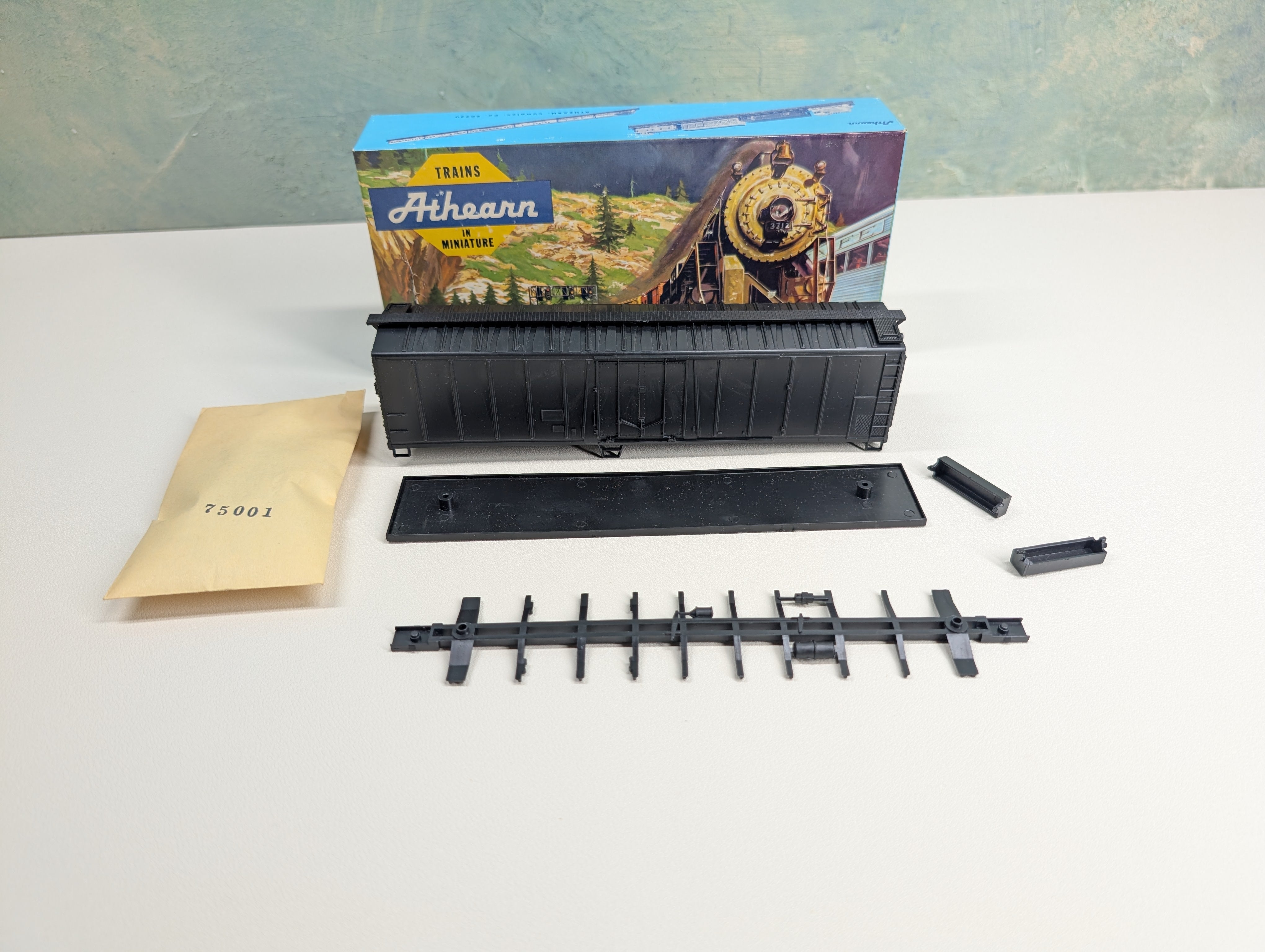 USED Athearn HO Scale 50' Outside Braced Reefer Undecorated Black