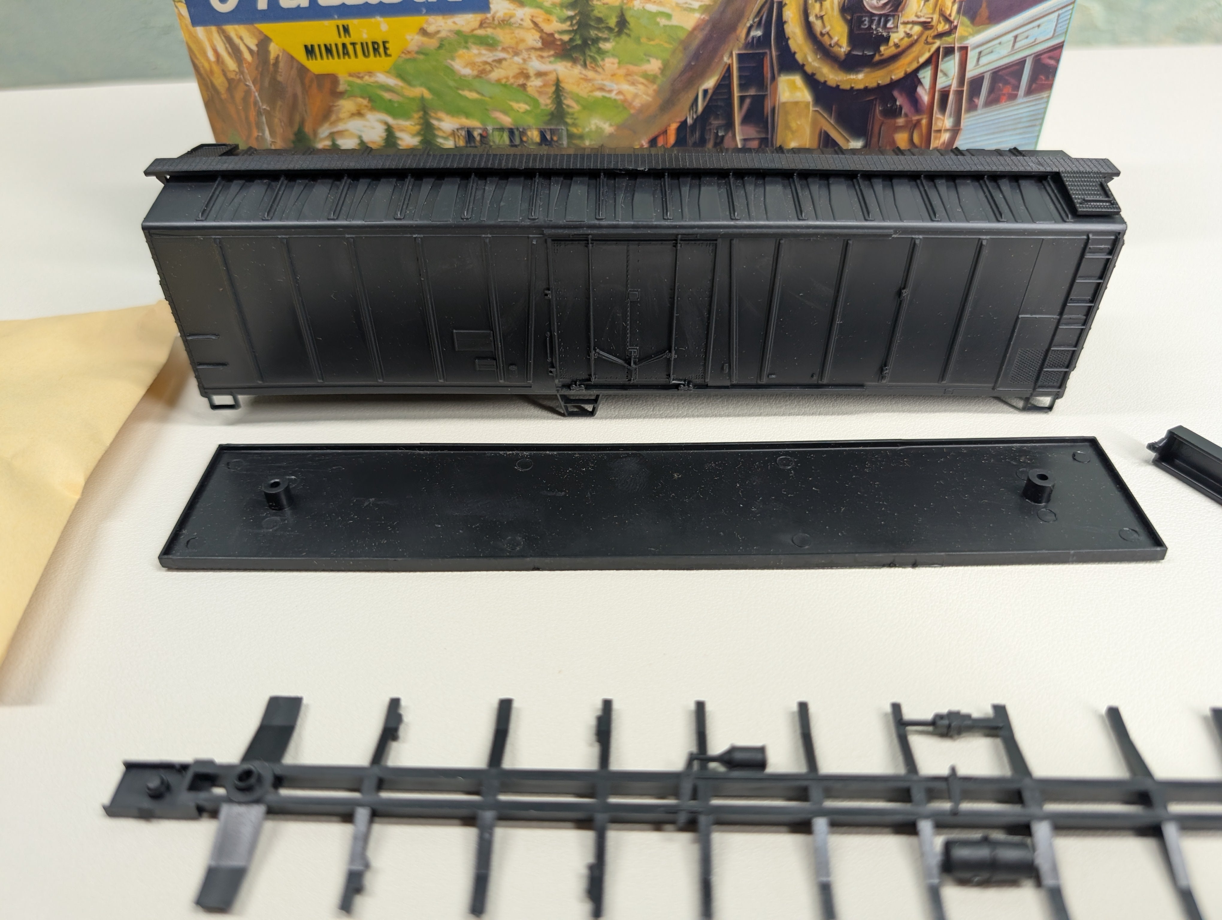 USED Athearn HO Scale 50' Outside Braced Reefer Undecorated Black