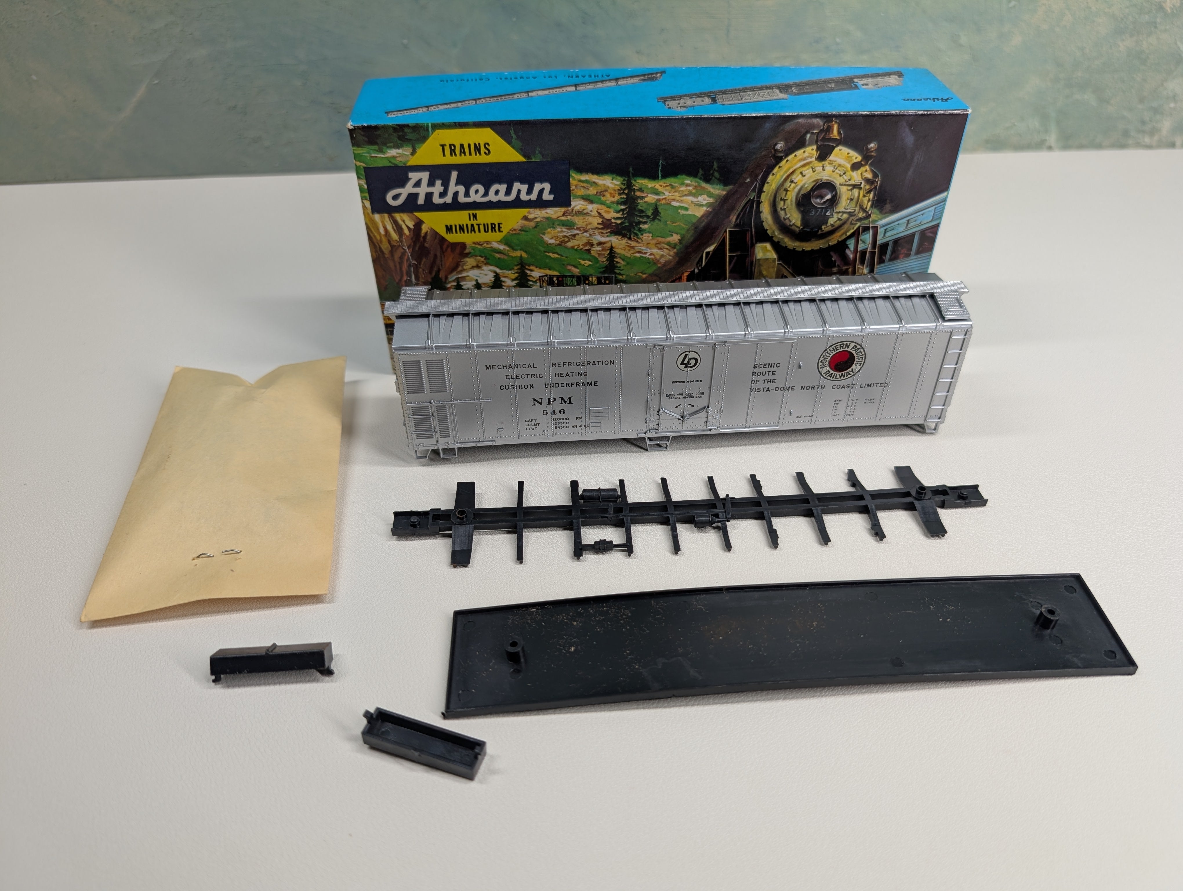 USED Athearn 1628 HO Scale 50' Mechanical Reefer Northern Pacific NPM #546