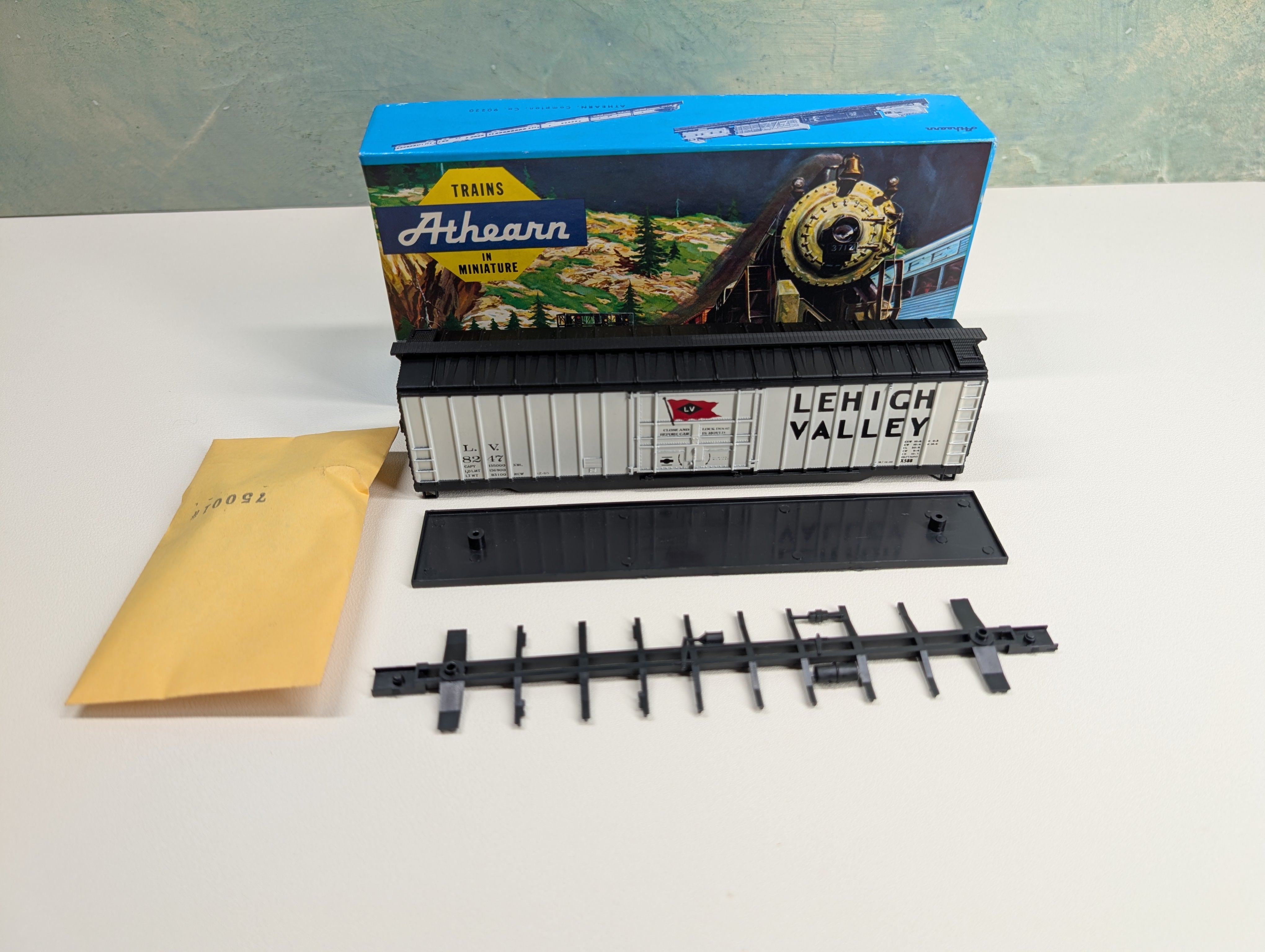 USED Athearn HO Scale 50' Box Car Lehigh Valley LV #8247