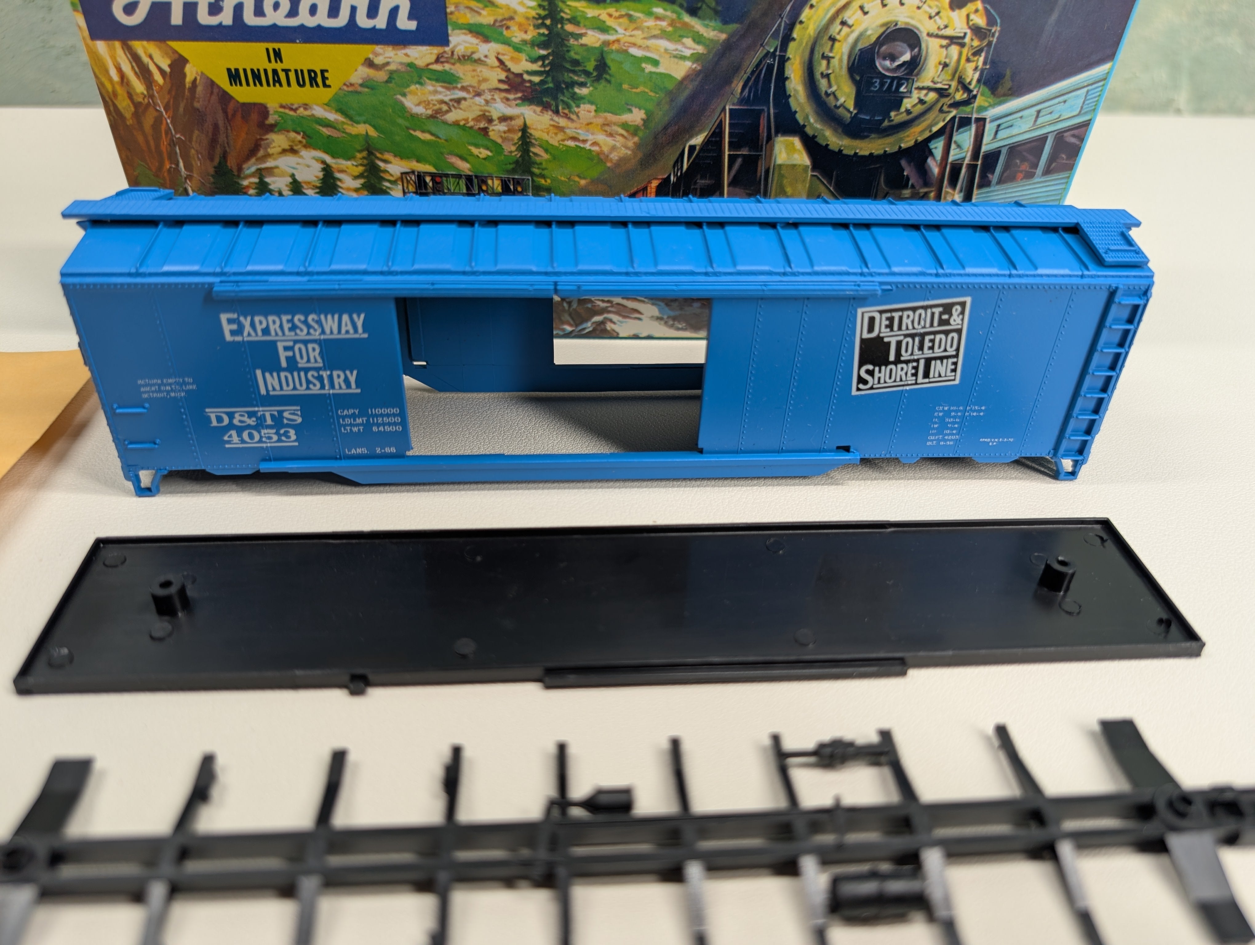 USED Athearn HO Scale 50' DD Box Car Detroit and Toledo Shore Line D&TS #4056