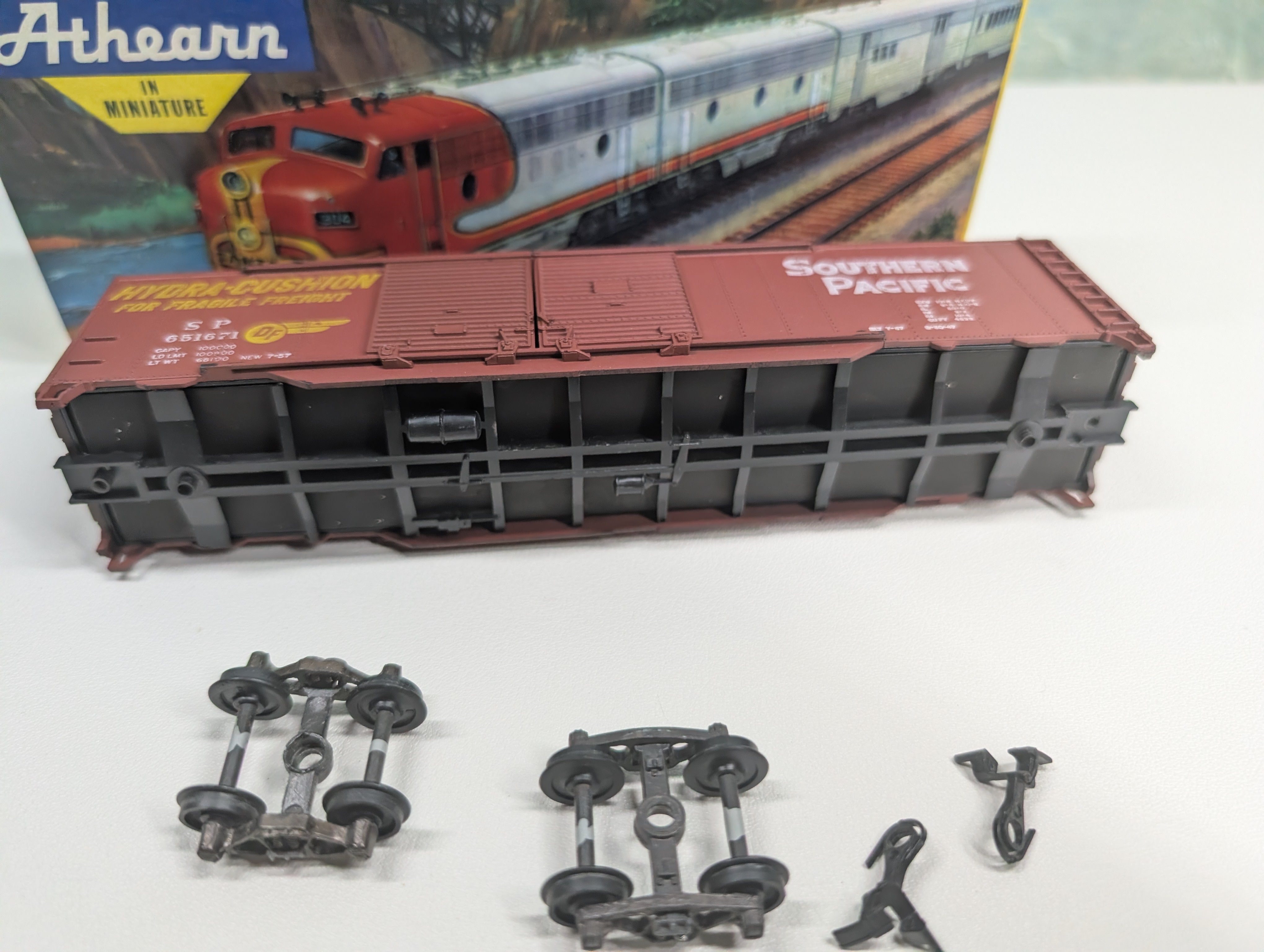 USED Athearn HO Scale 50' DD Box Car Southern Pacific SP #651671 Started KIT