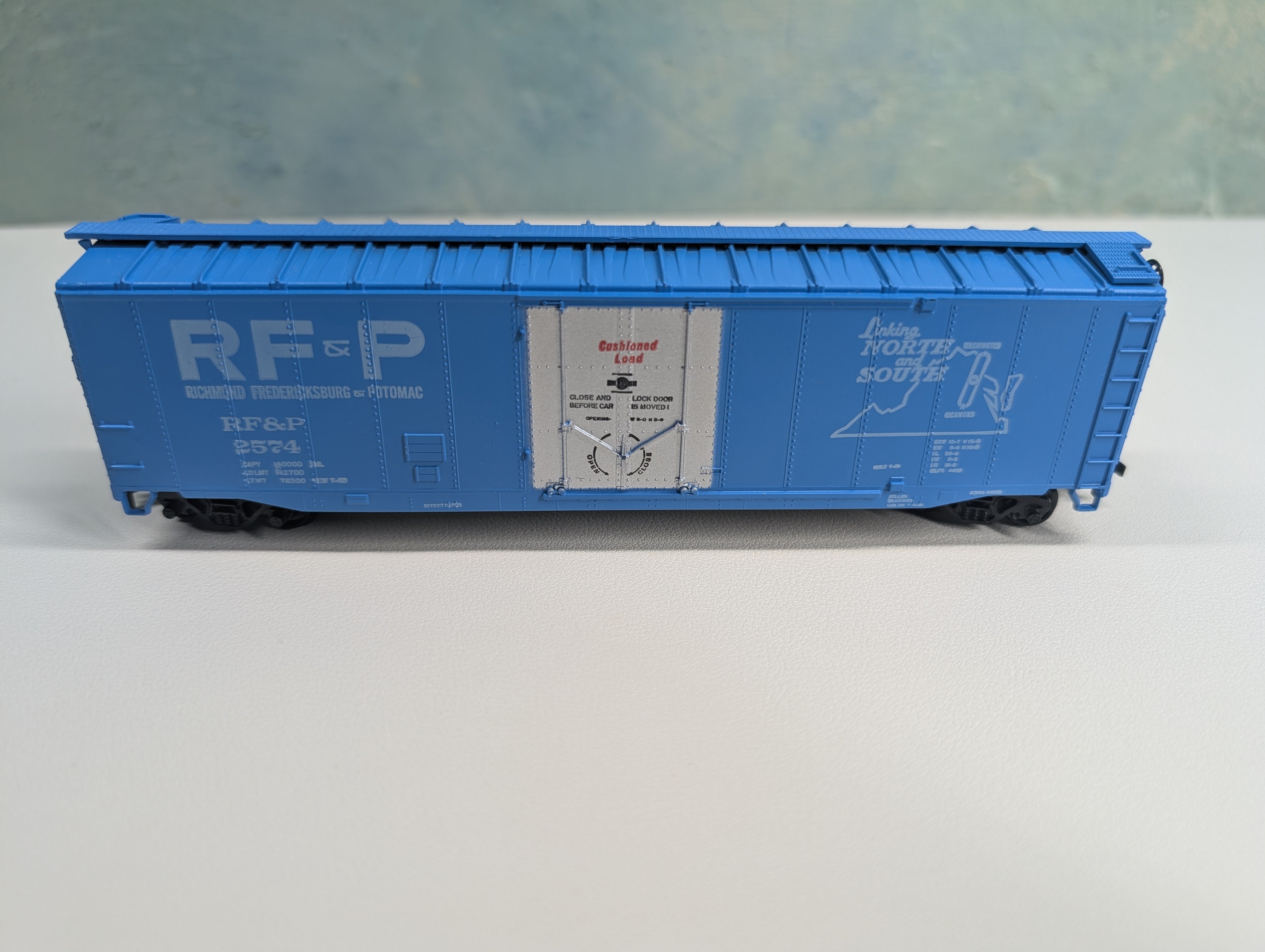 USED Athearn HO Scale 50' Box car Richmond, Fredericksburg & Potomac RF&P #2574