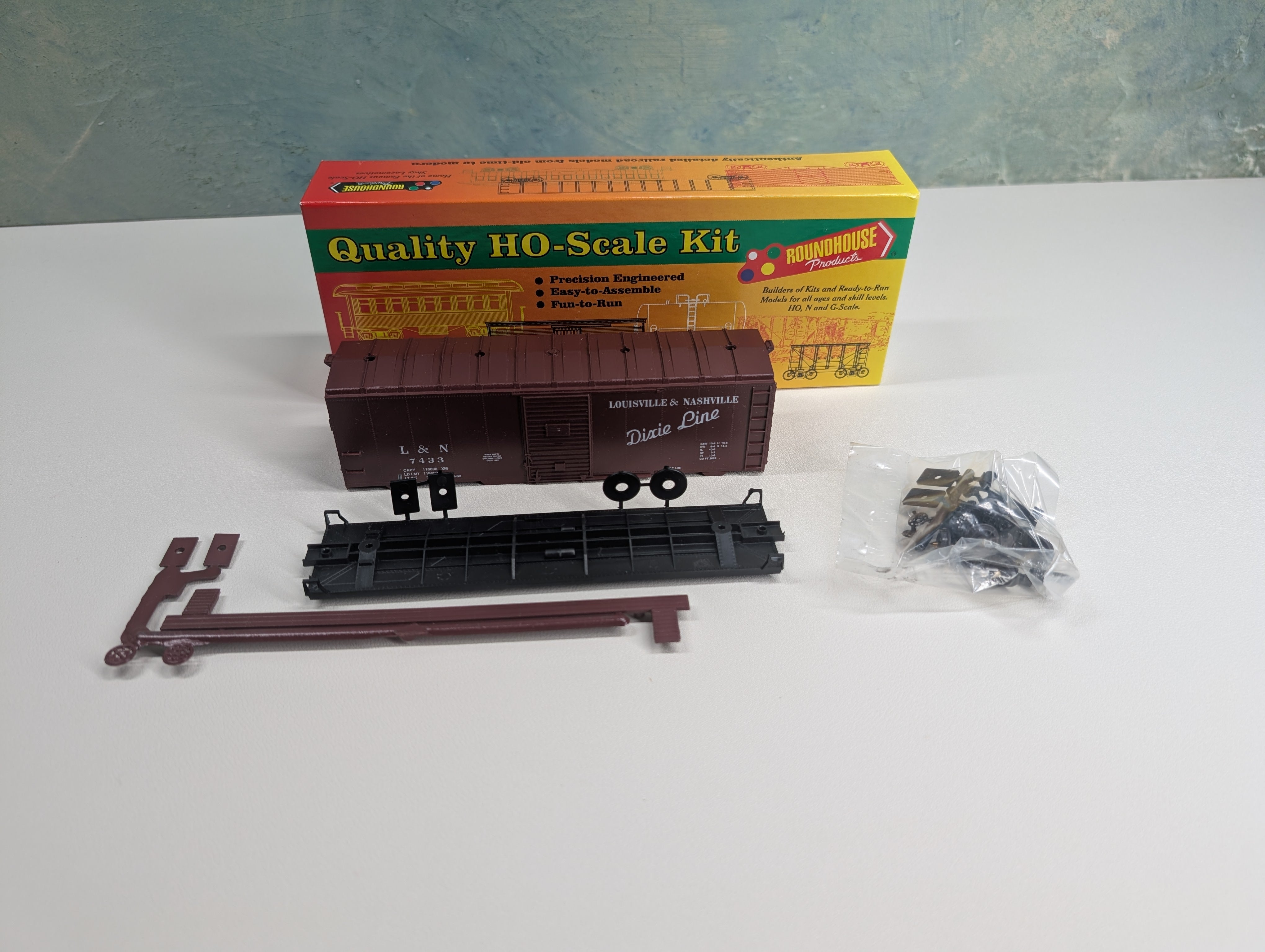 USED Roundhouse HO Scale 40' Box Car Louisville & Nashville L&N #7433 KIT