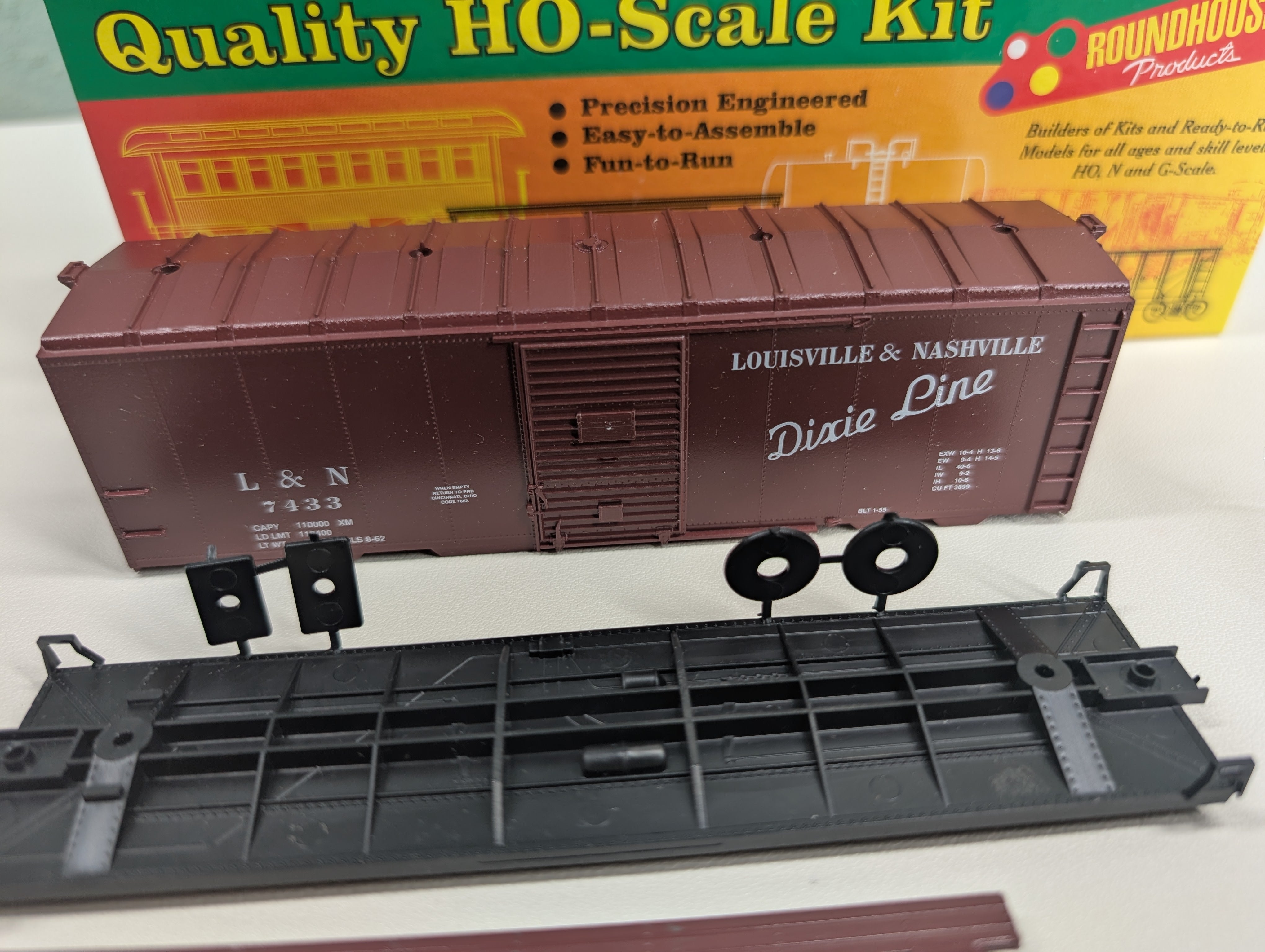 USED Roundhouse HO Scale 40' Box Car Louisville & Nashville L&N #7433 KIT