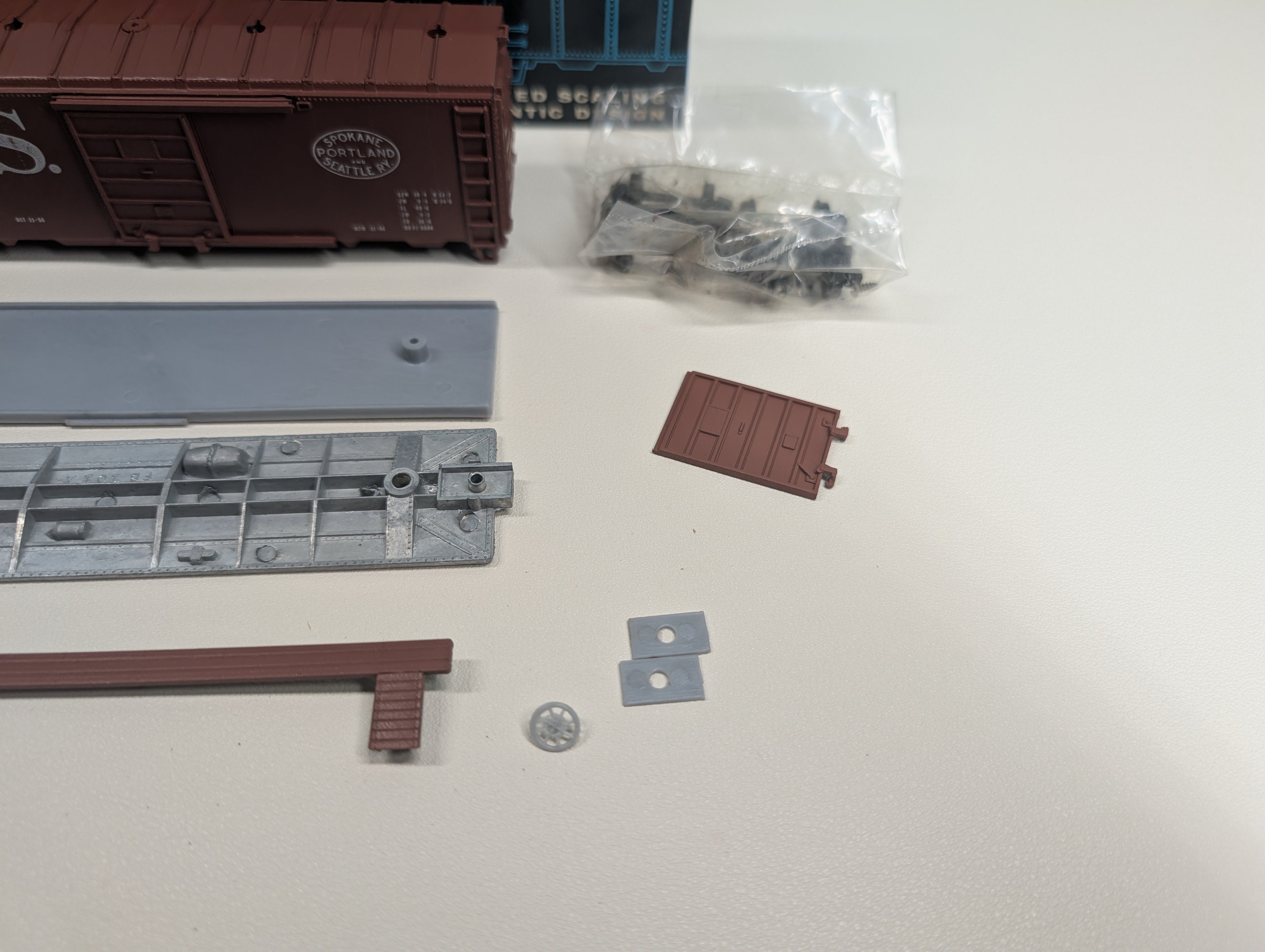 USED Roundhouse HO Scale 40' Box Car Spokane, Portland and Seattle SP&S KIT