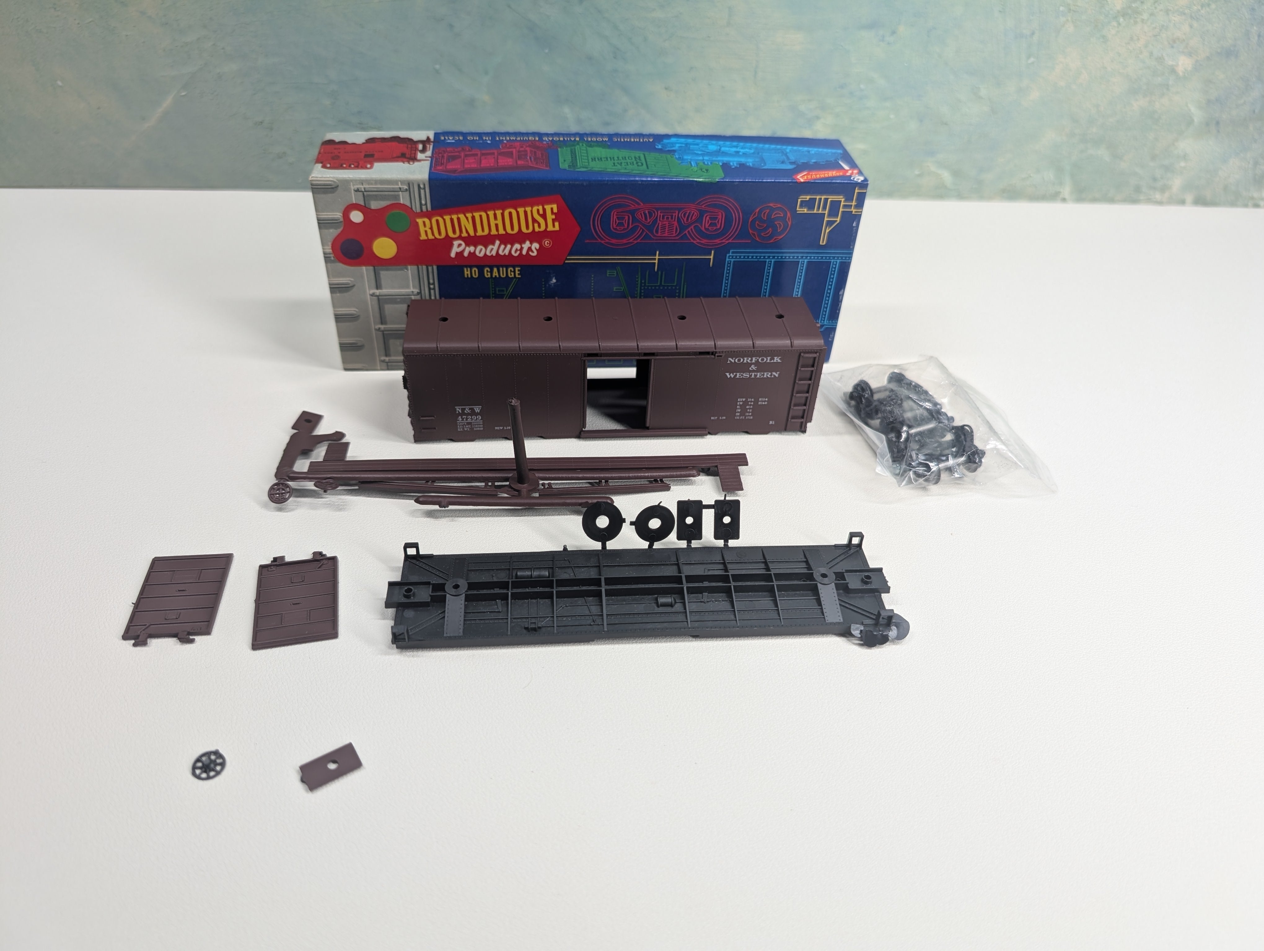 USED Roundhouse HO Scale 40' Box Car Norfolk & Western N&W #47299 KIT