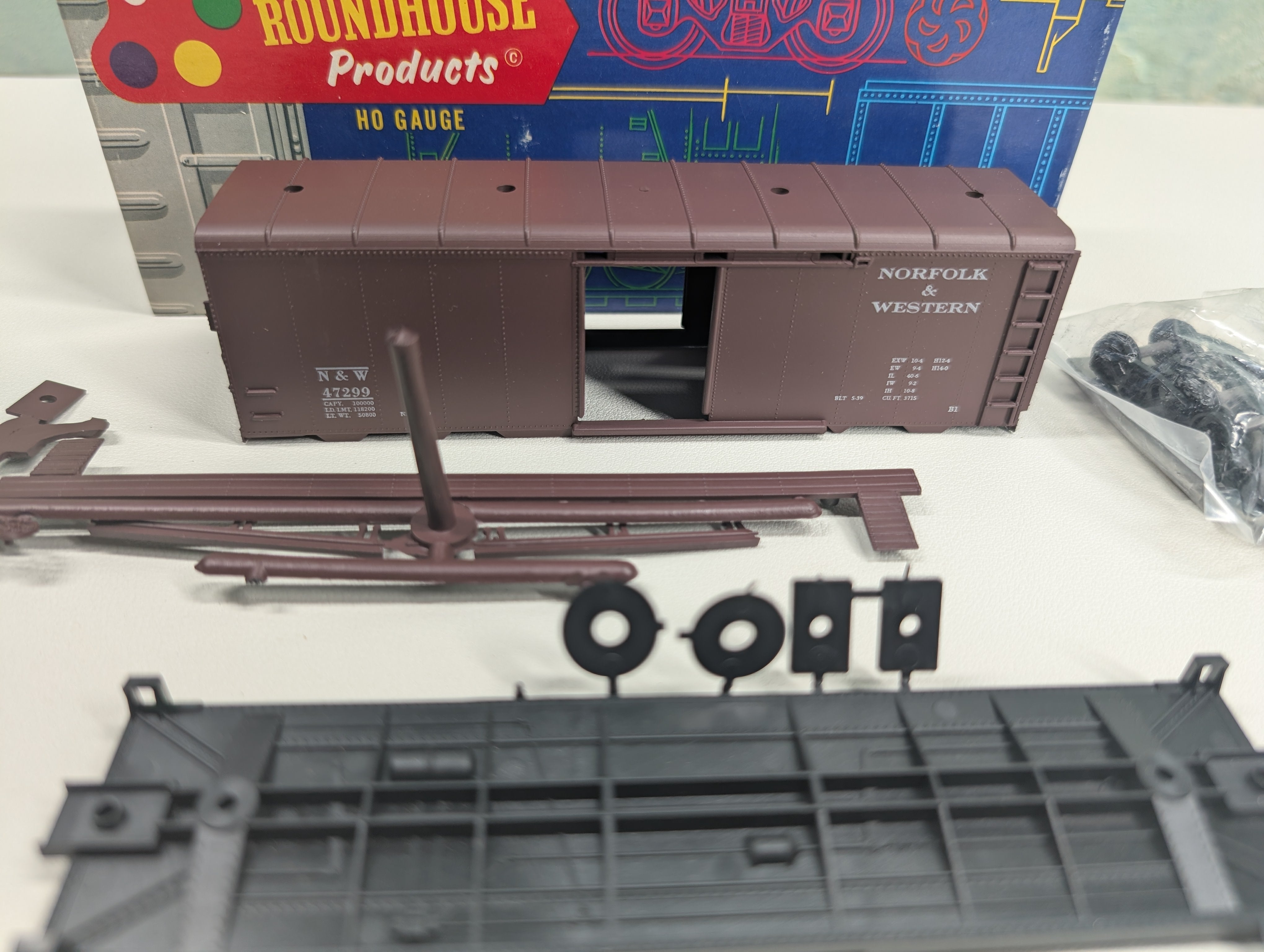 USED Roundhouse HO Scale 40' Box Car Norfolk & Western N&W #47299 KIT