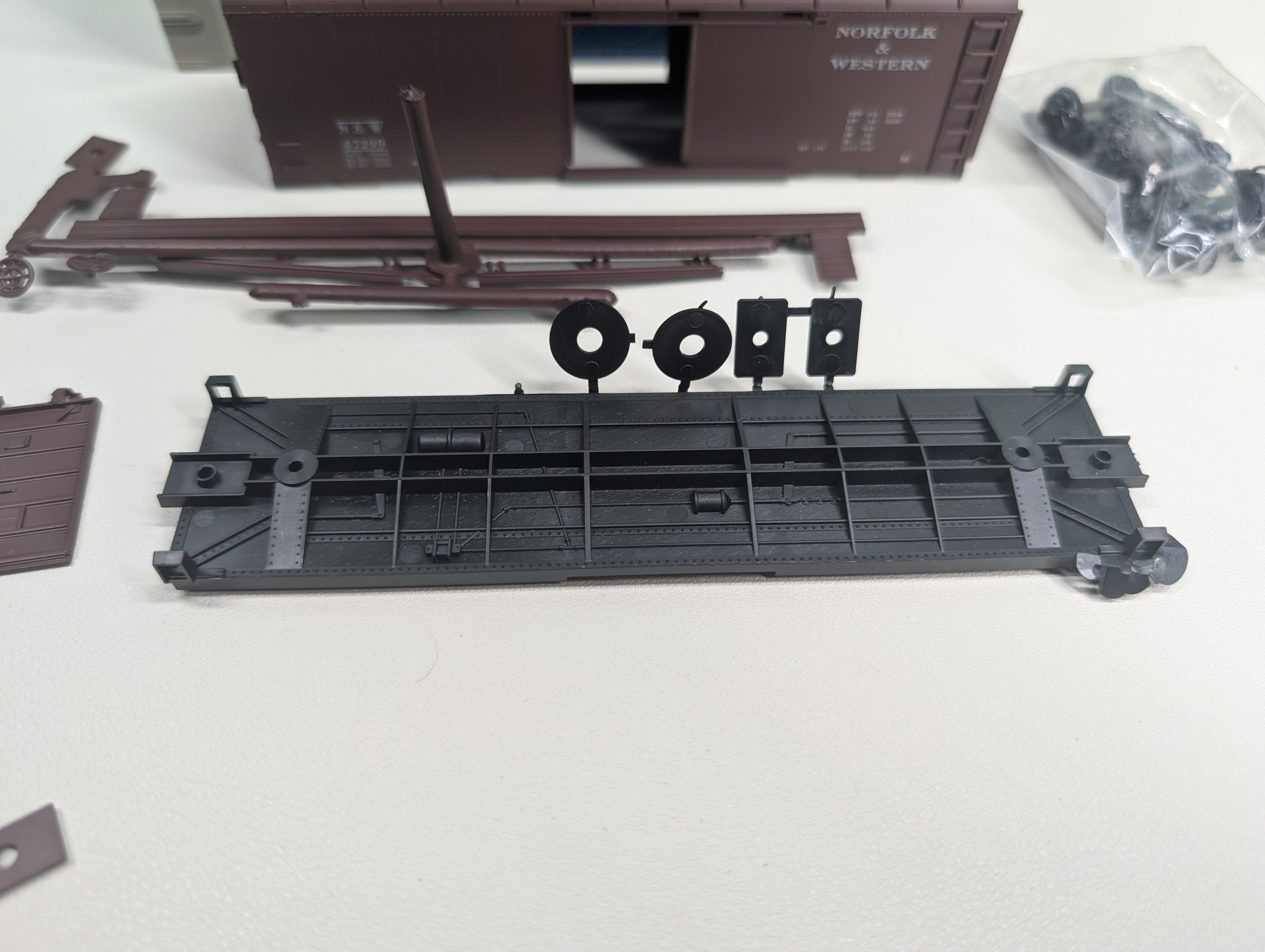 USED Roundhouse HO Scale 40' Box Car Norfolk & Western N&W #47299 KIT