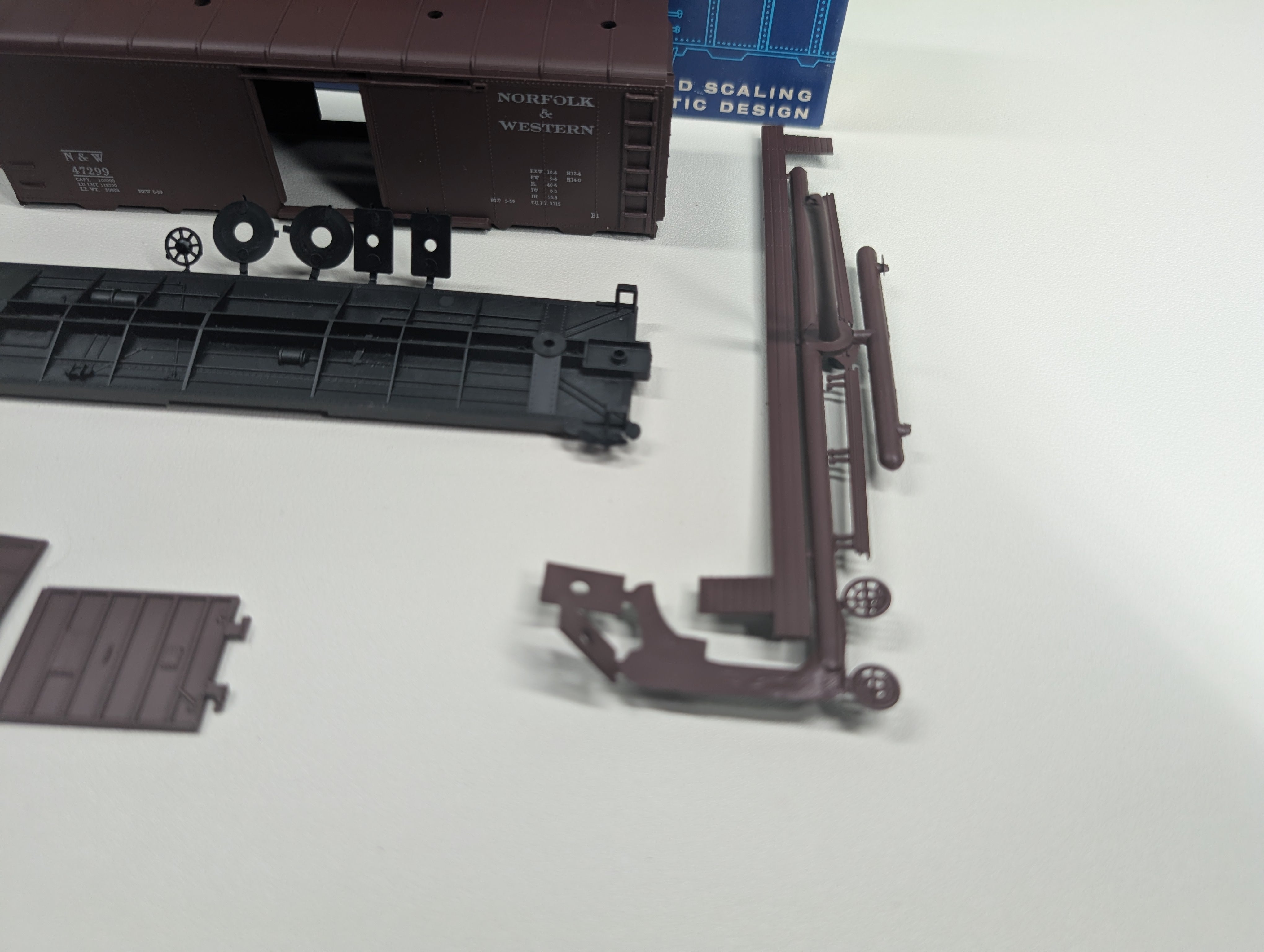 USED Roundhouse HO Scale 40' Box Car Norfolk & Western N&W #47299 KIT