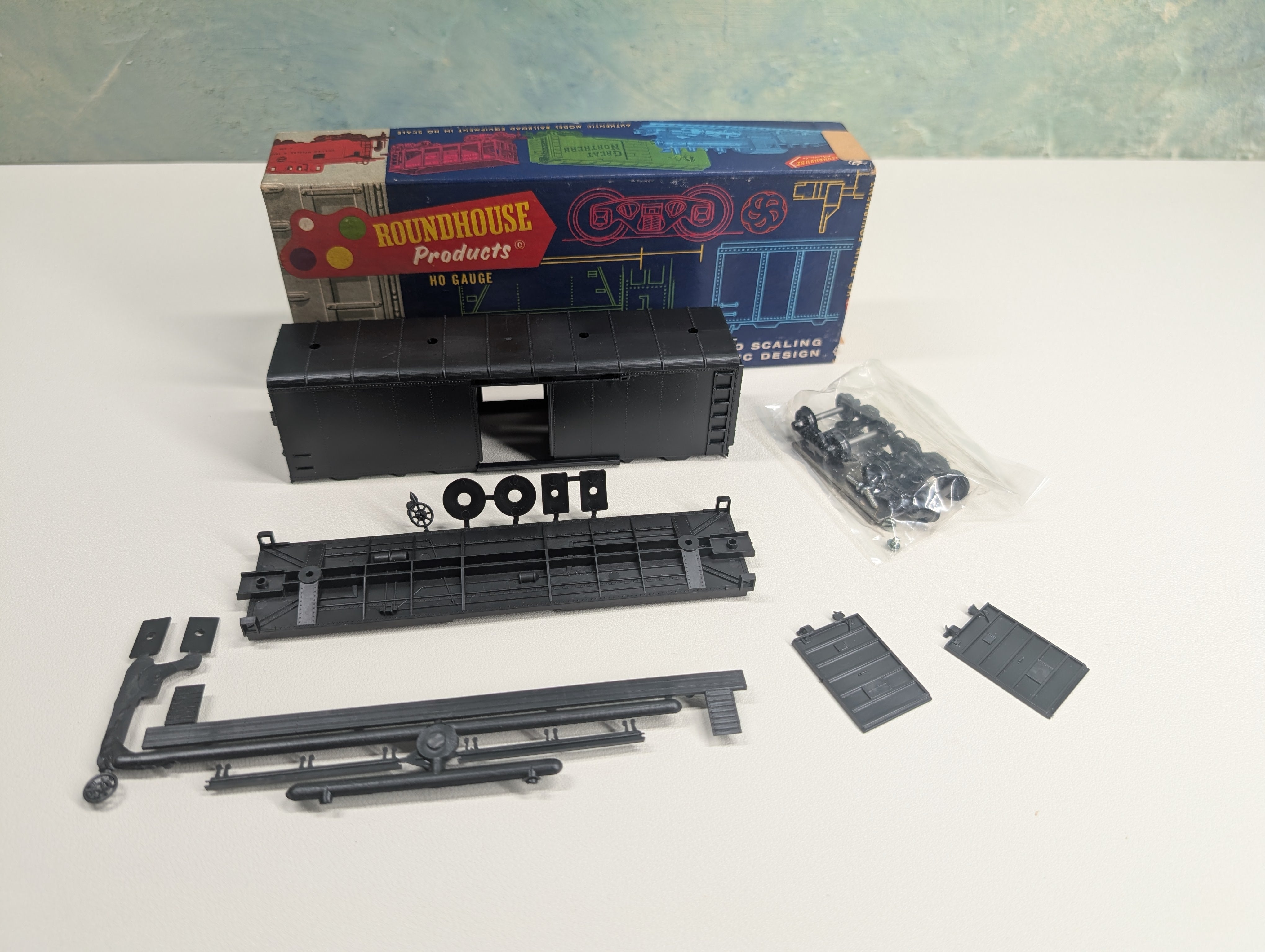 USED Roundhouse HO Scale 40' Box Car Undecorated Black KIT