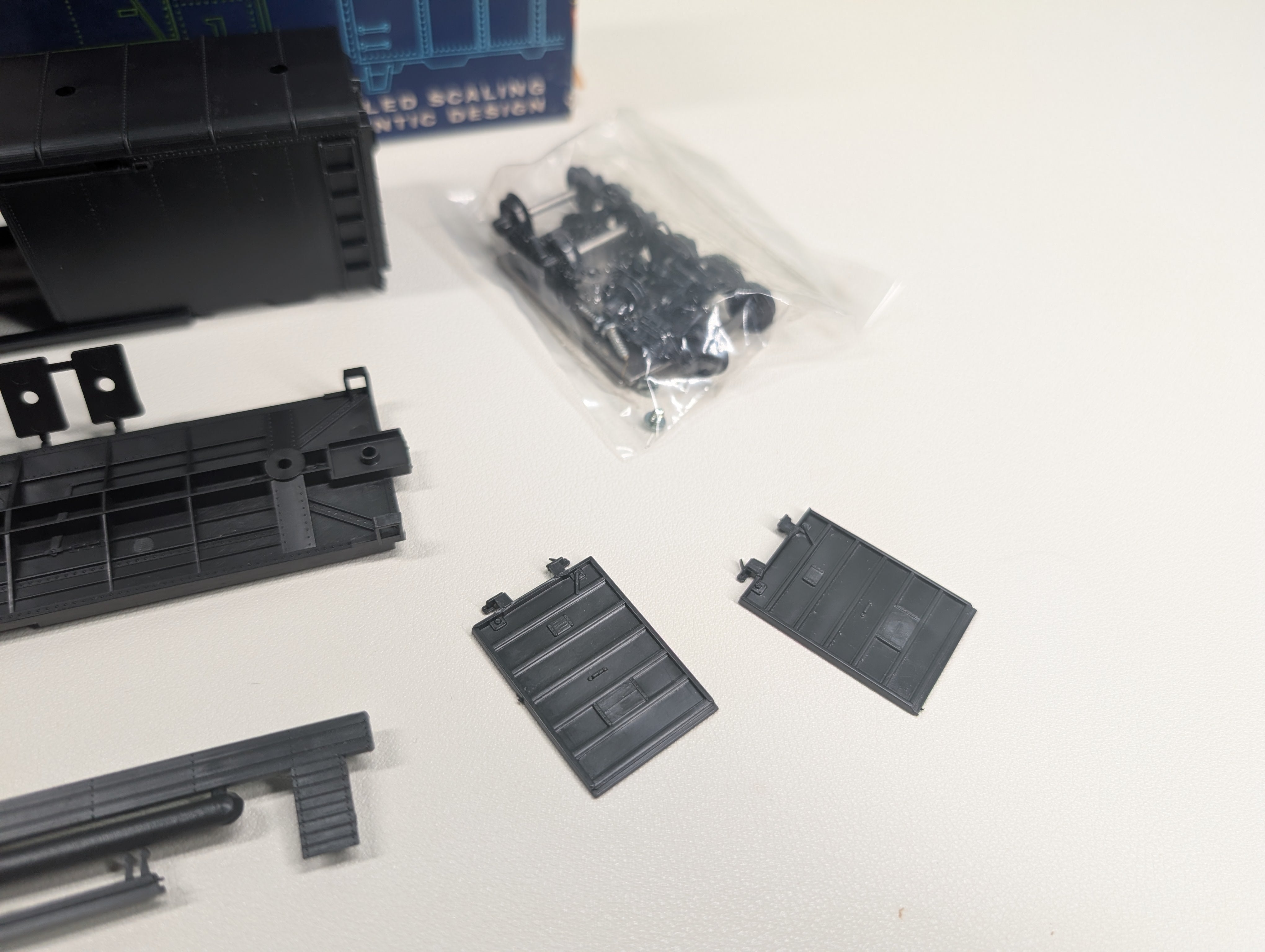 USED Roundhouse HO Scale 40' Box Car Undecorated Black KIT