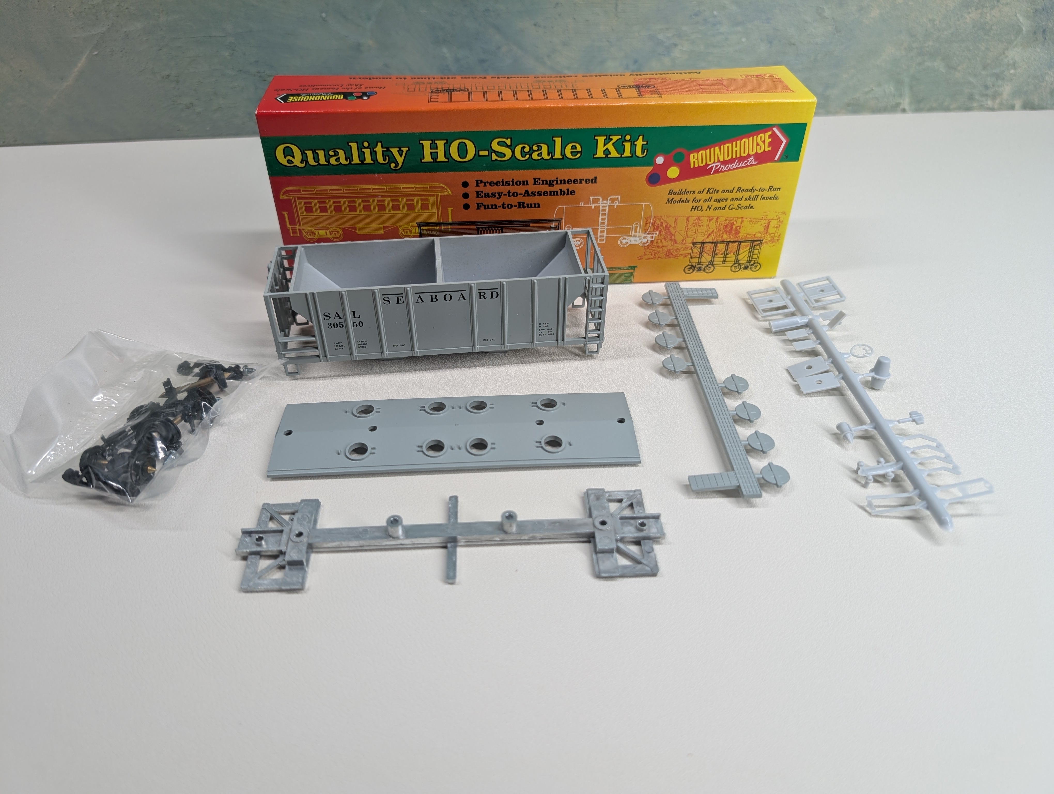 USED Roundhouse 2064 HO Scale 34' 2-Bay Covered Hopper Seaboard Air Line SAL #30550 KIT