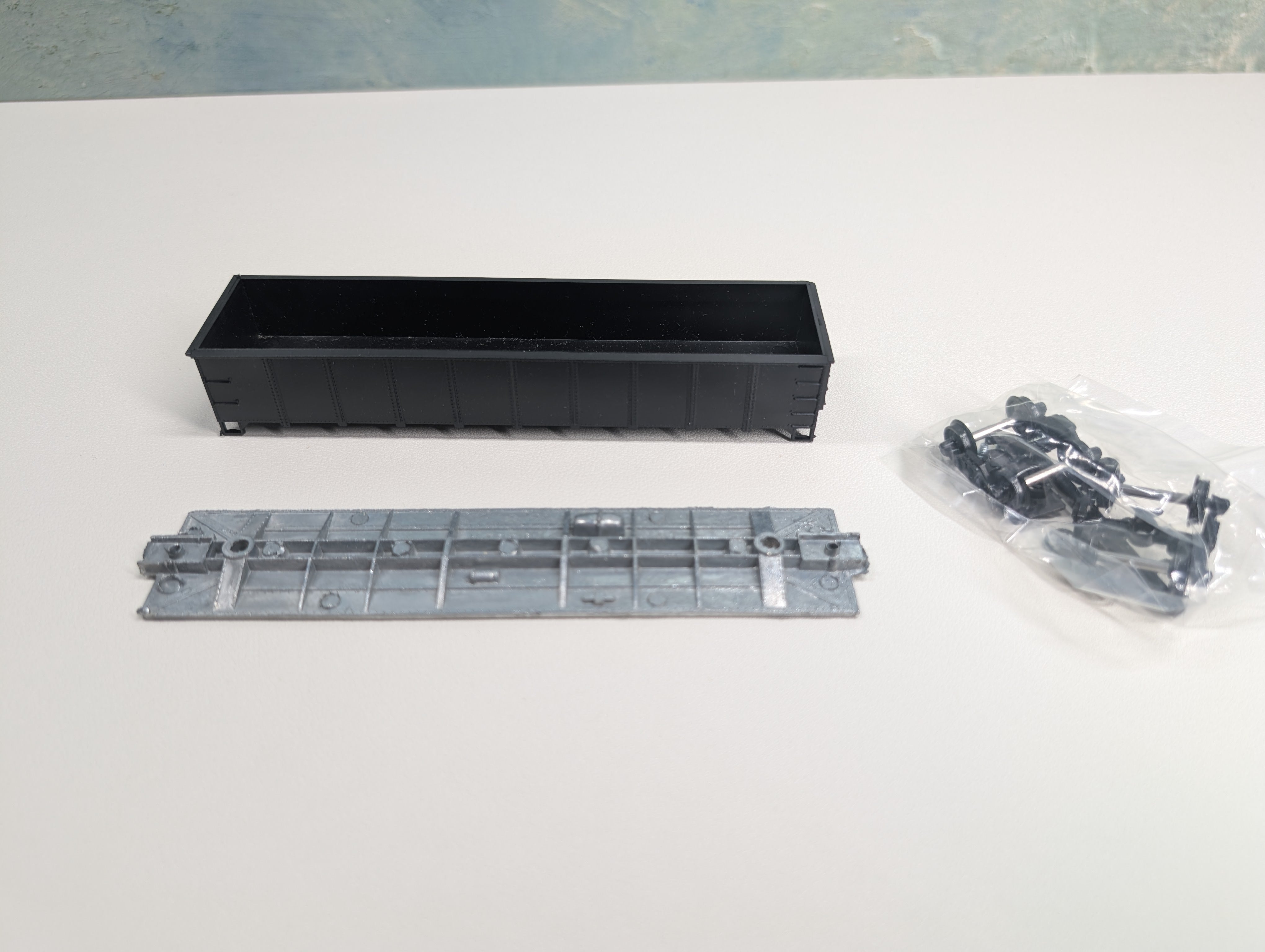 USED Roundhouse 1340 HO Scale Lot of 40' Gondola Undecorated Black KIT (4 pcs)