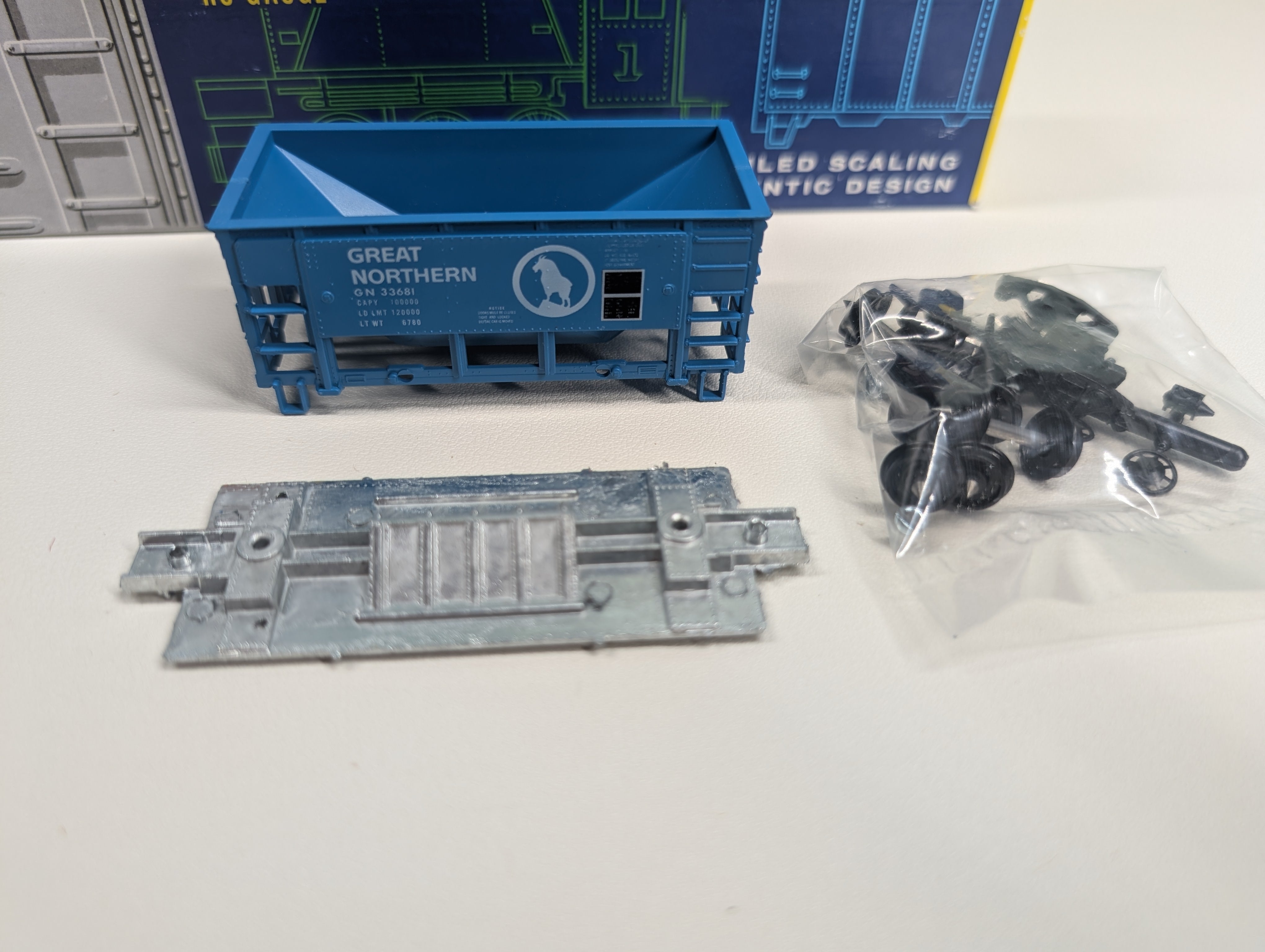 USED Roundhouse 1425 HO Scale Ore Car Great Northern GN #33681 KIT