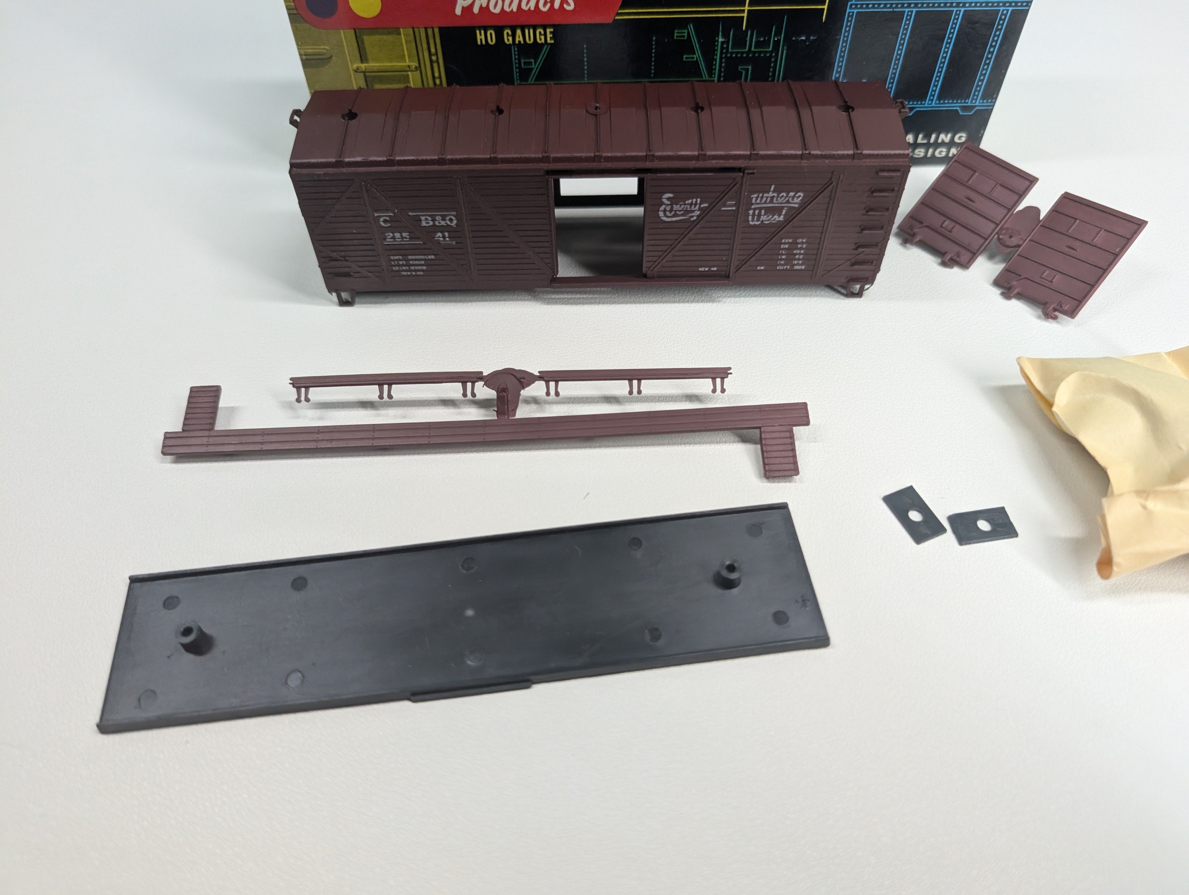 USED Roundhouse HO Scale 40' Truss Side Box Car Burlington CB&Q #28541 KIT