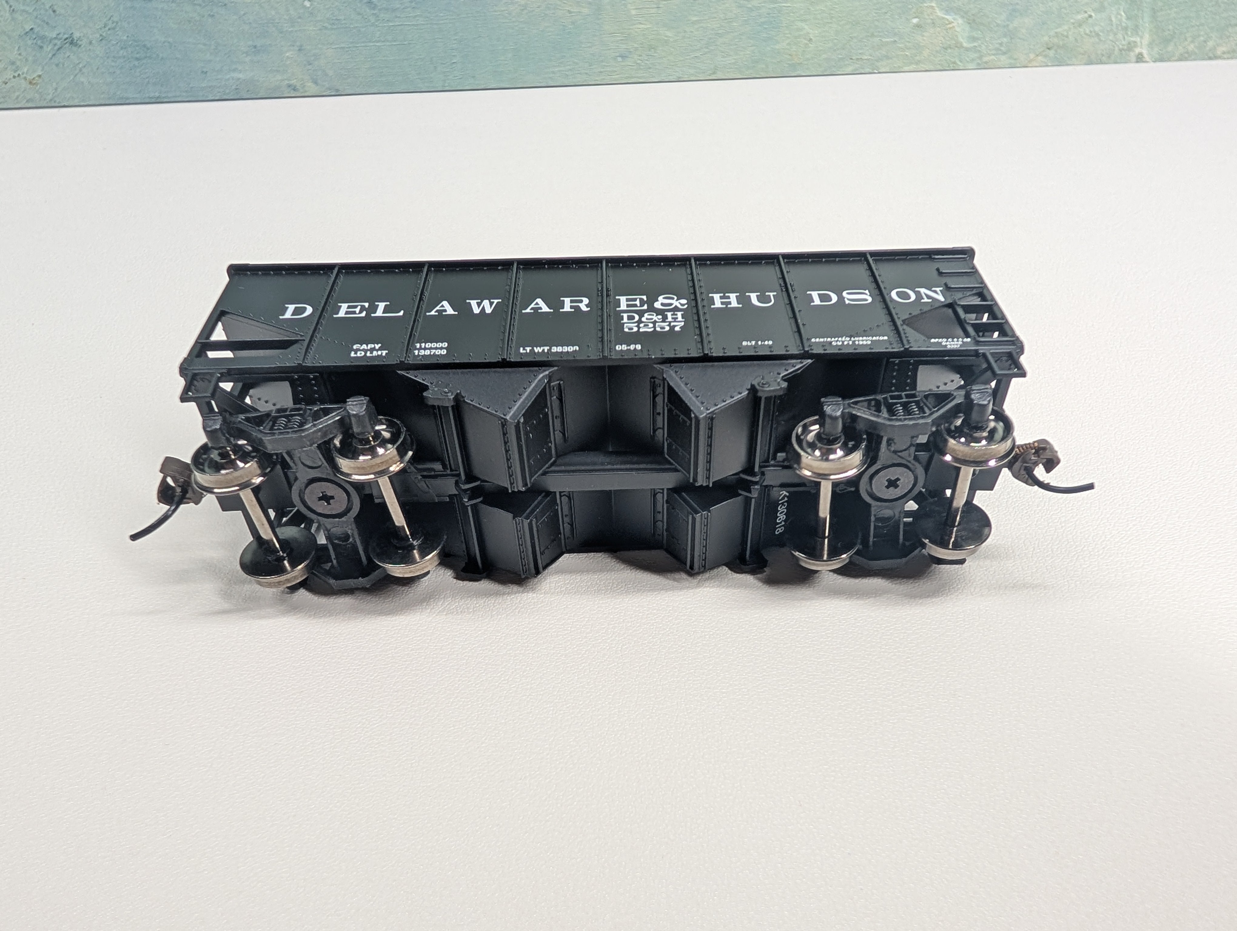 USED Bachmann 19505 HO Scale 55 Ton 2-Bay USRA OB Hopper Delaware and Hudson D&H #5257