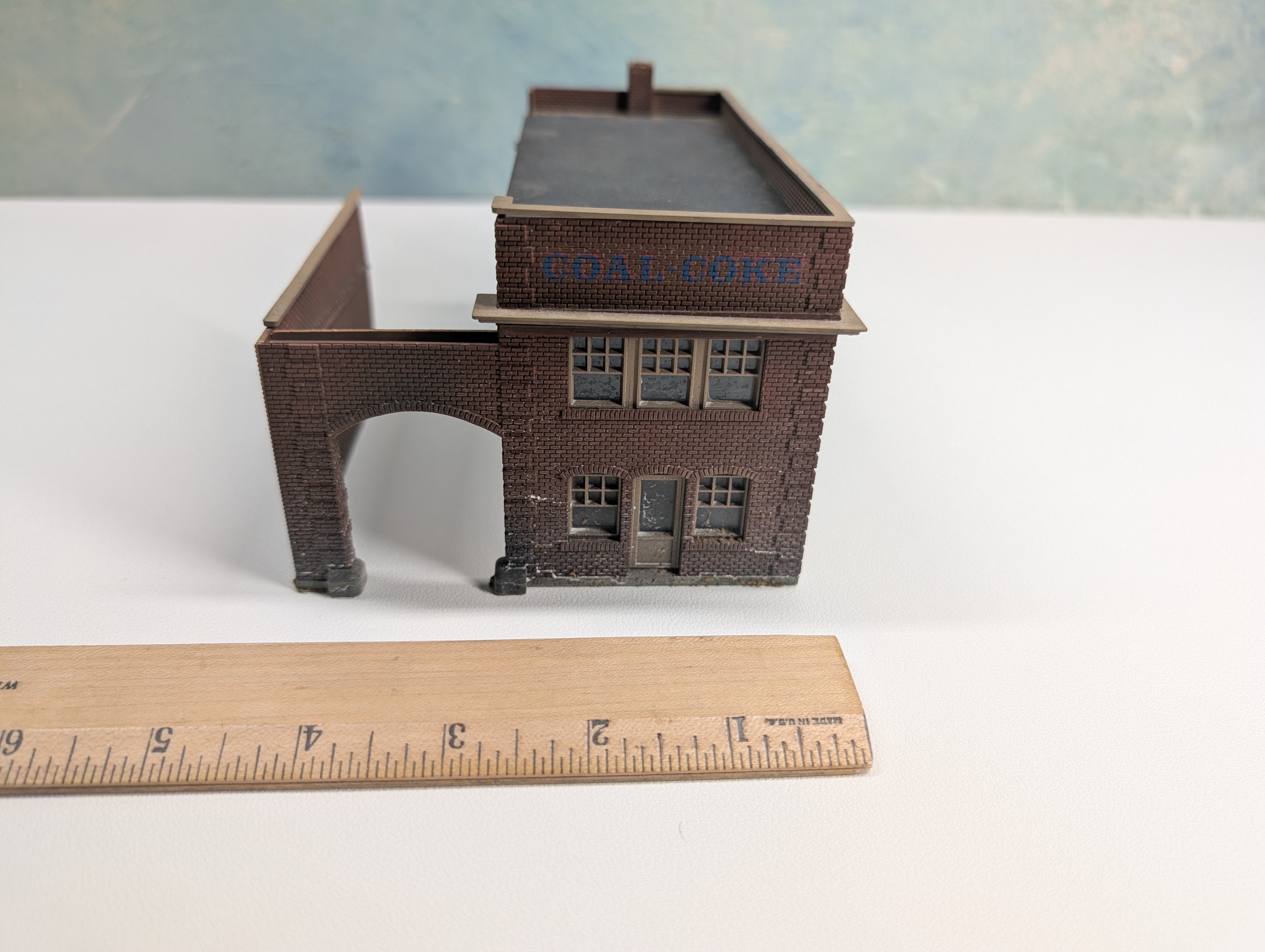 USED HO Scale Coal Coke Warehouse, Brick Building, Small Warehouse