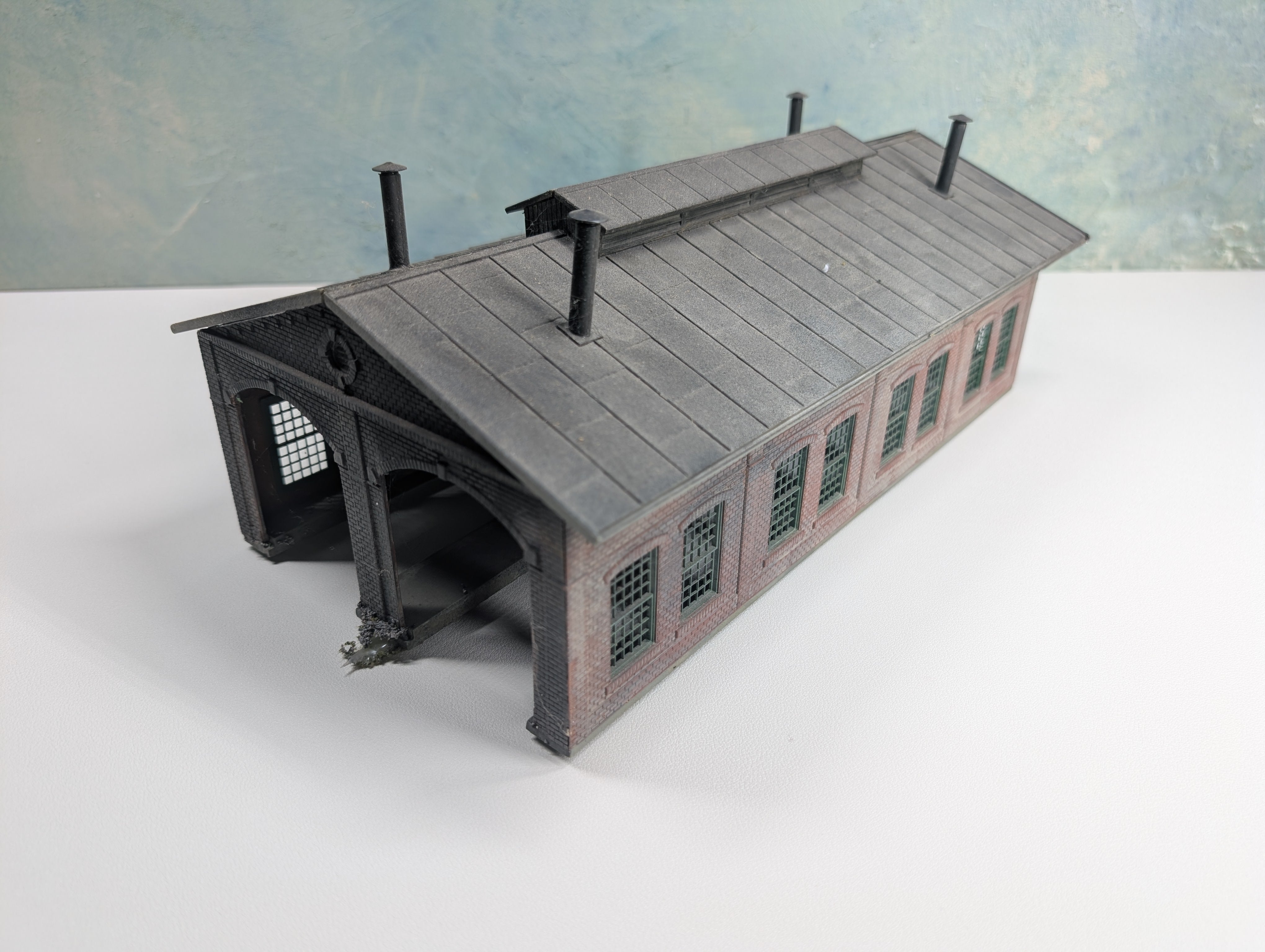 USED HO Scale Double Stall Engine House, Locomotive Work Shop, Brick Building
