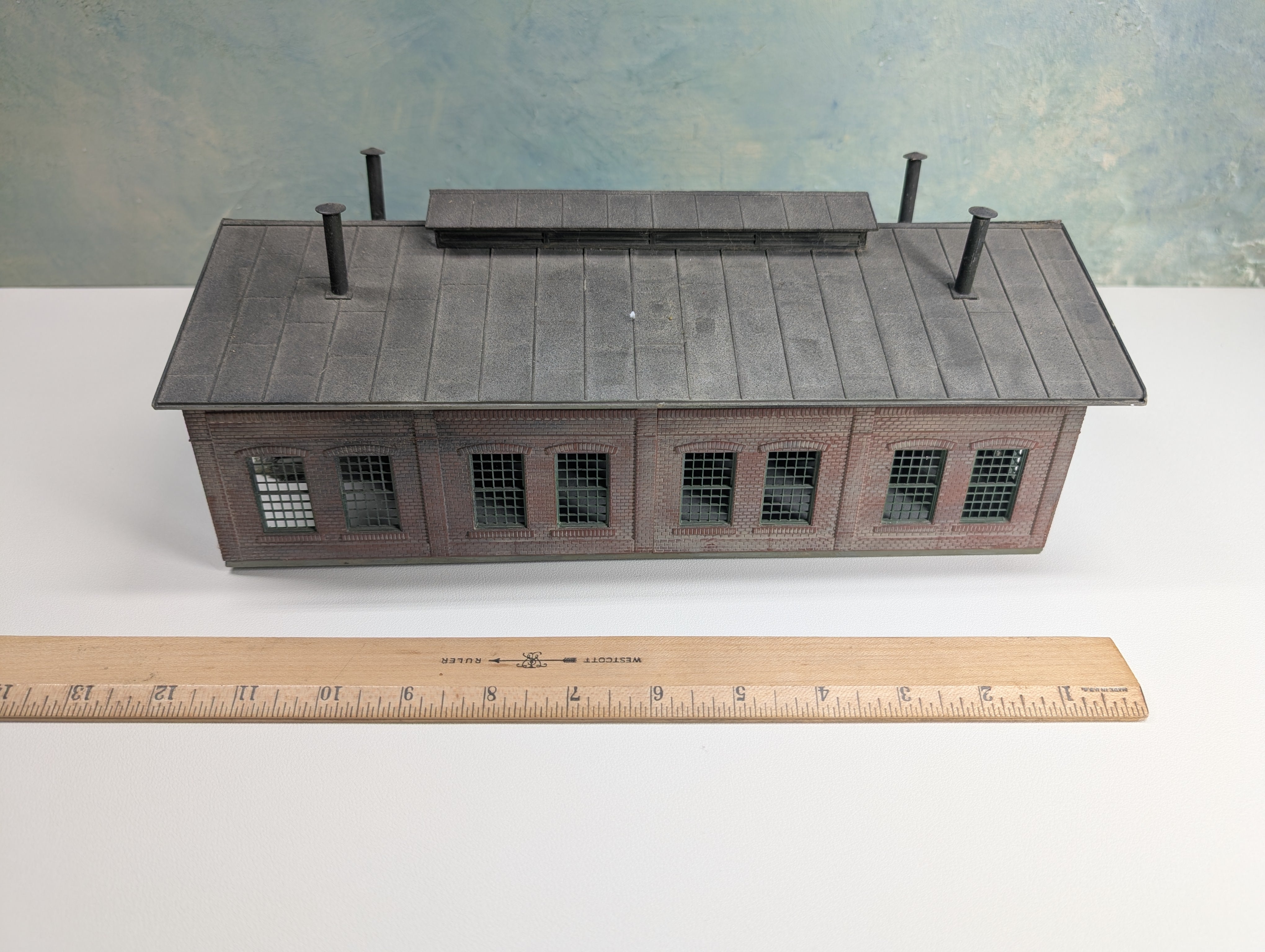 USED HO Scale Double Stall Engine House, Locomotive Work Shop, Brick Building