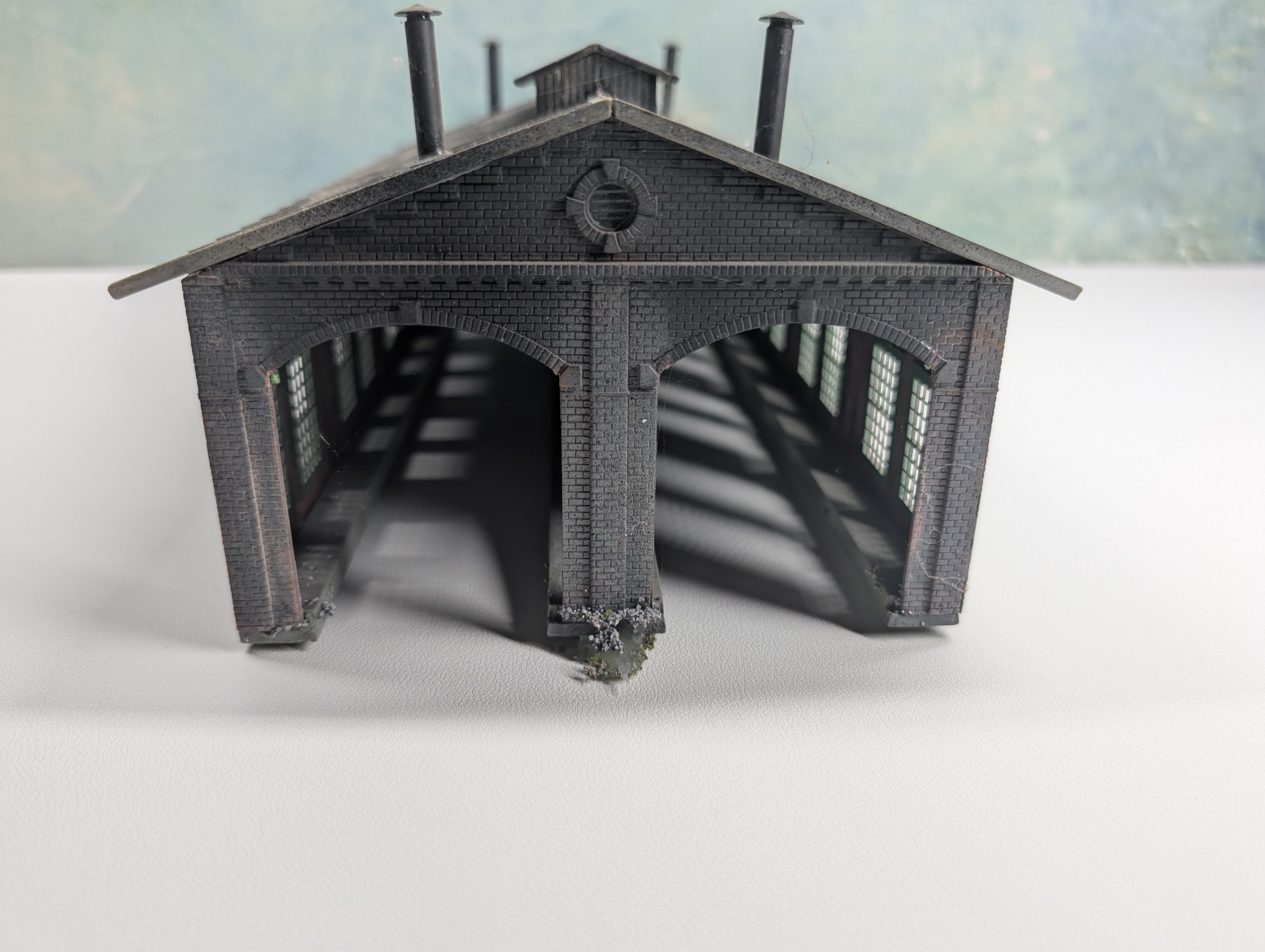 USED HO Scale Double Stall Engine House, Locomotive Work Shop, Brick Building