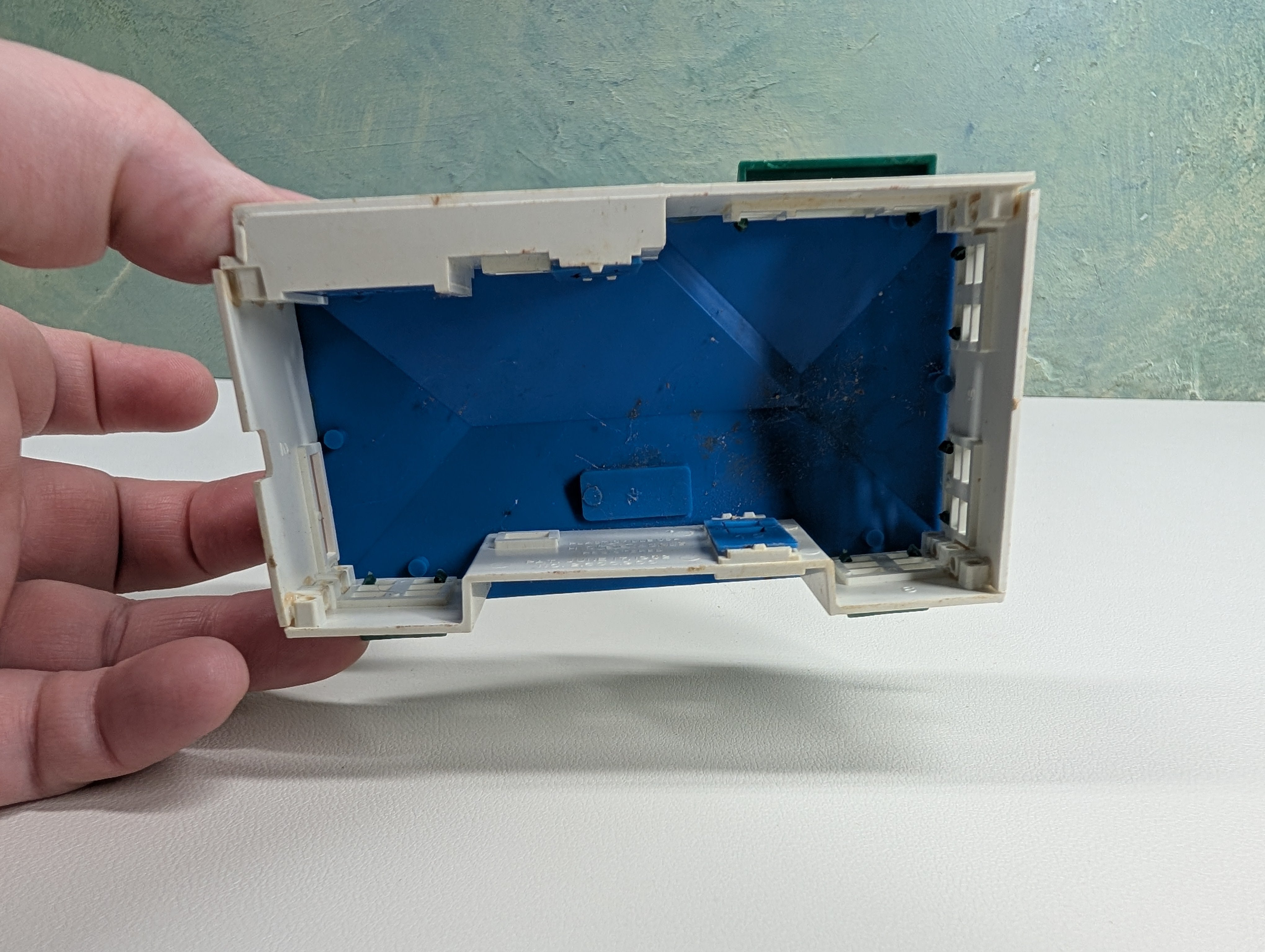 USED HO Scale Small White House