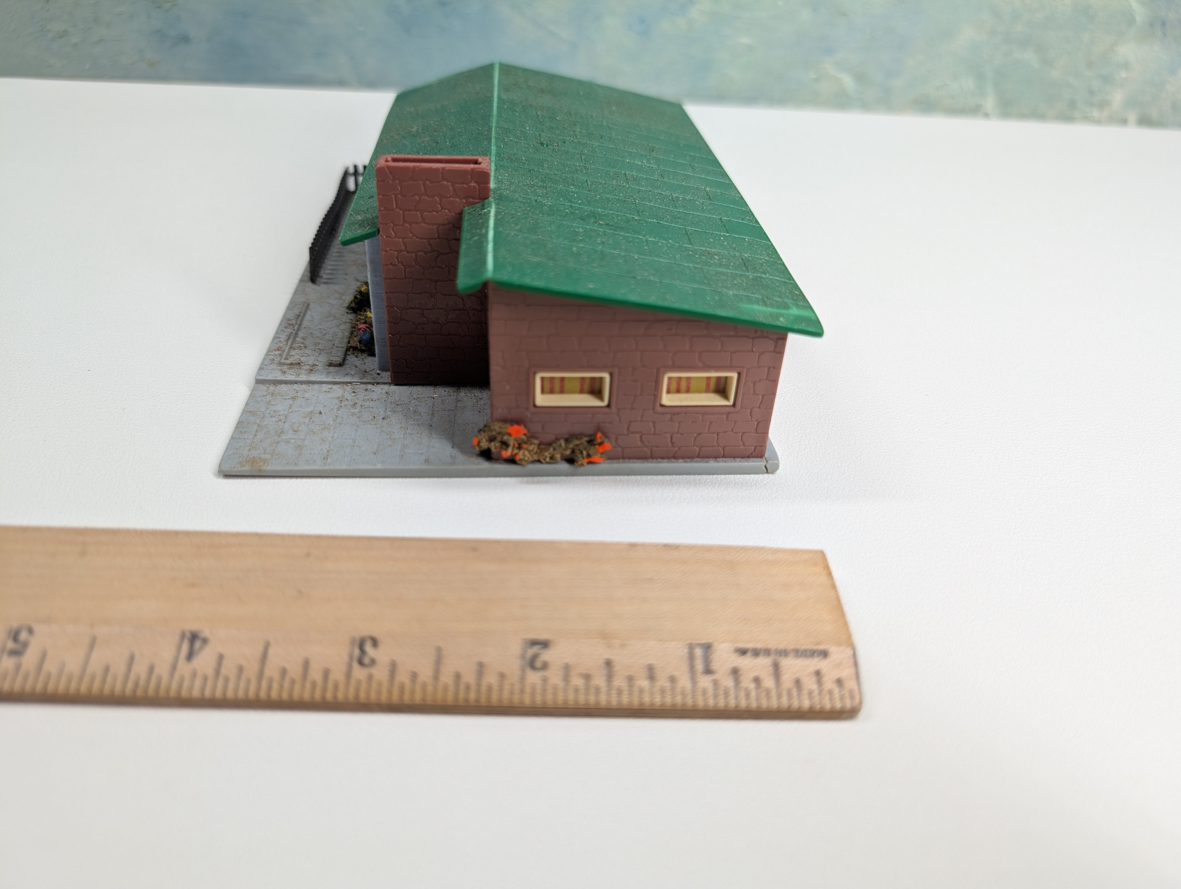 USED Hoffman 517 HO Scale Bungalow