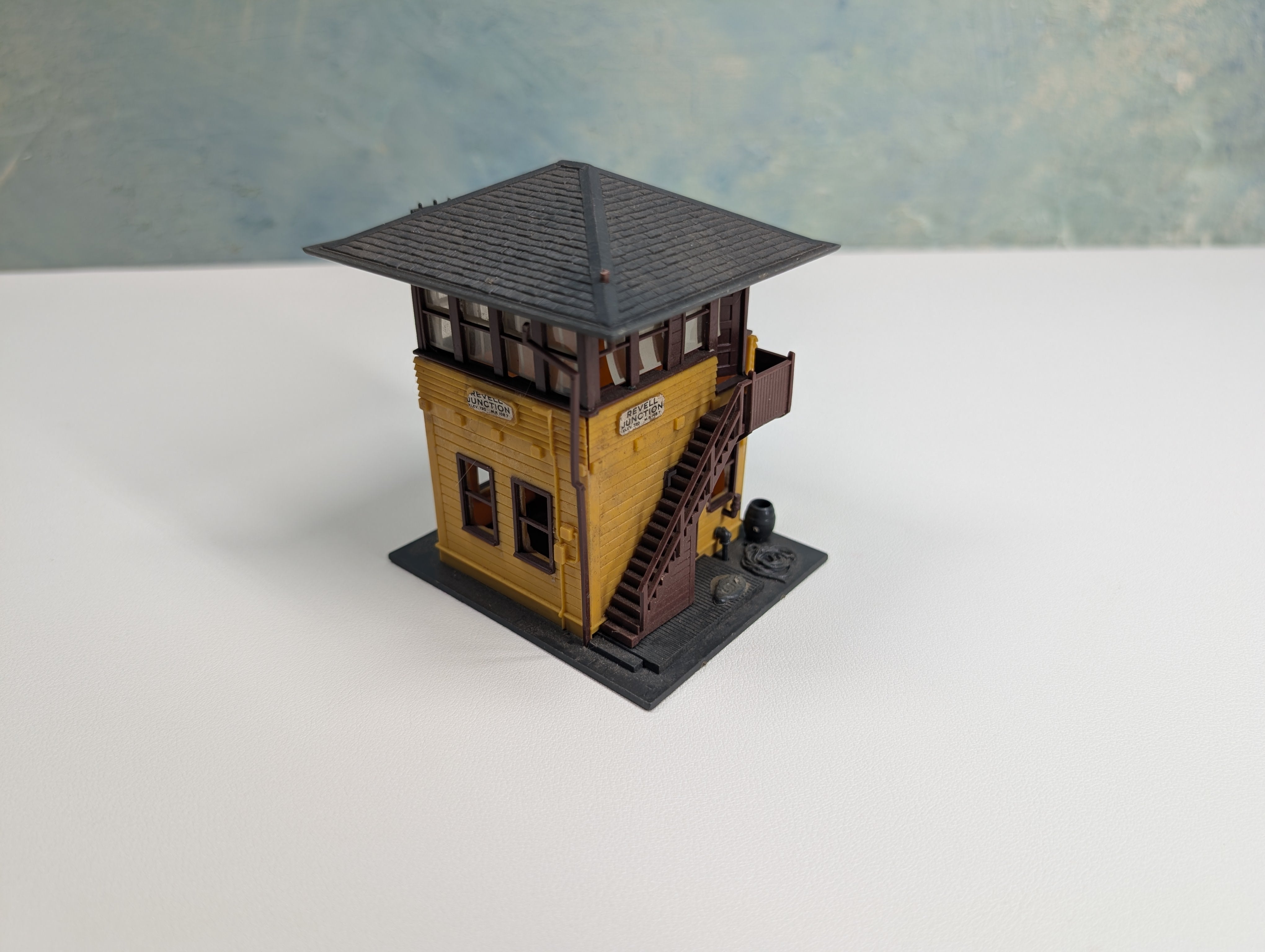 USED REVELL HO Scale Junction Tower