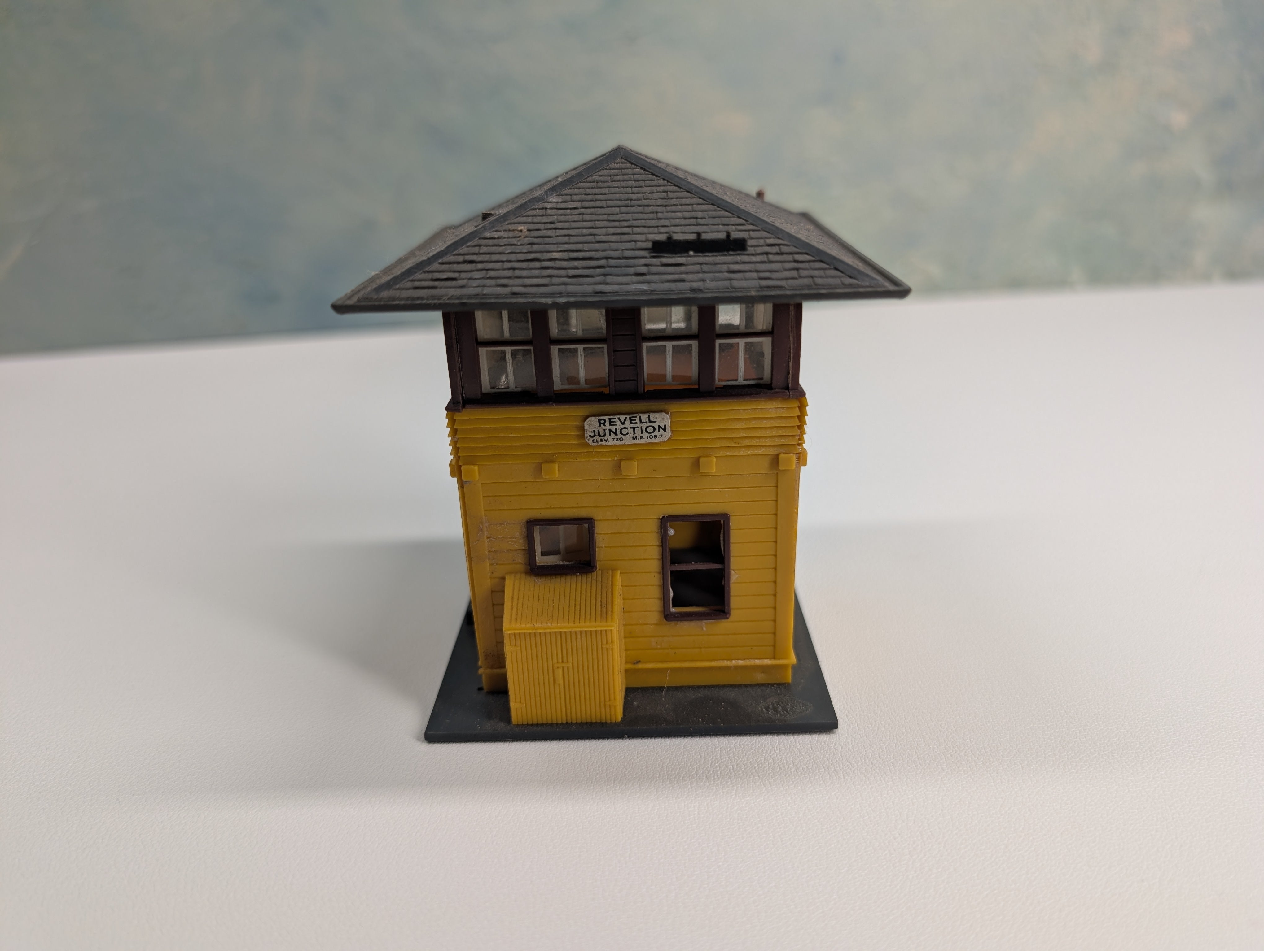 USED REVELL HO Scale Junction Tower