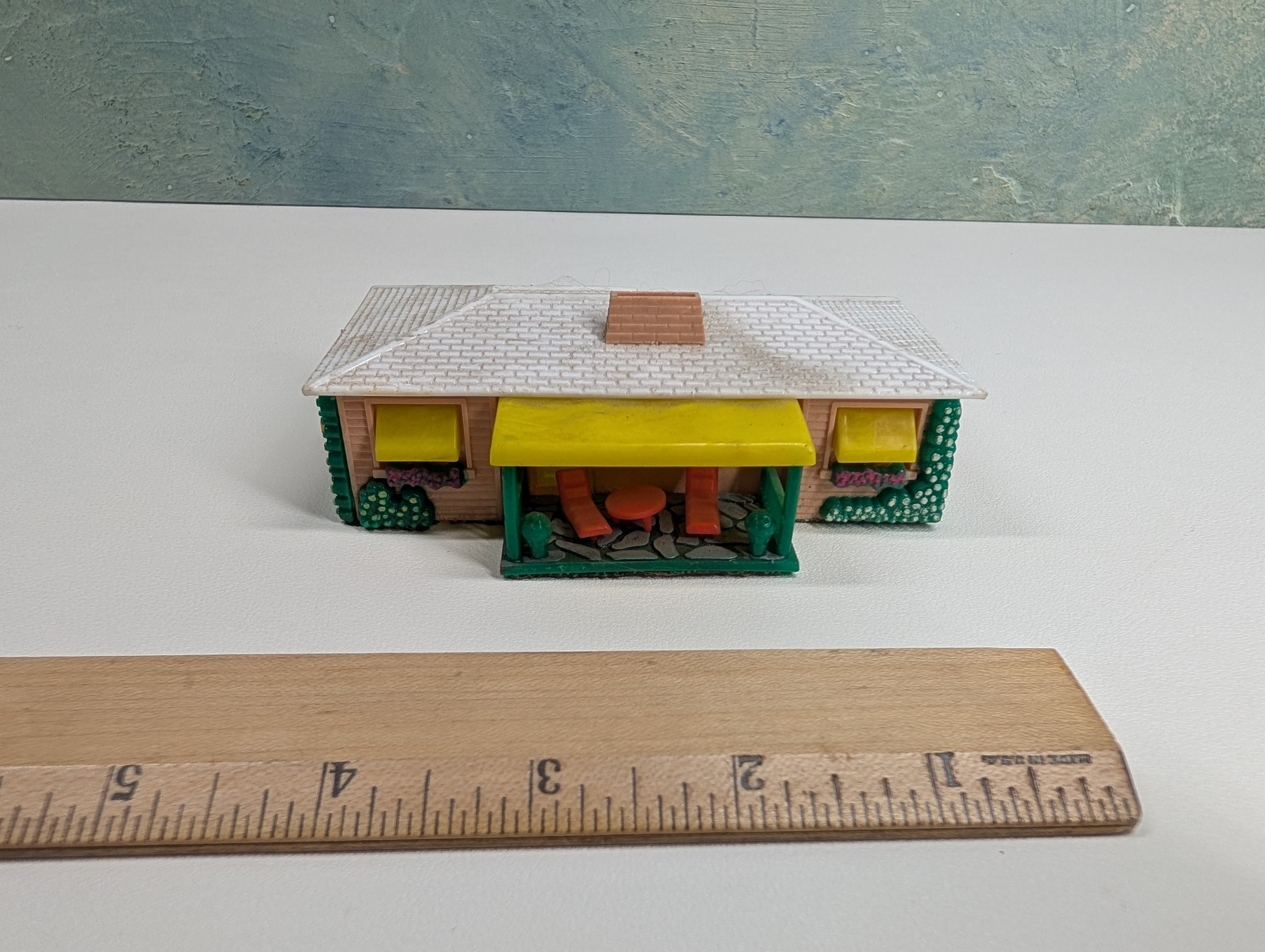 USED HO Scale Small Home with Patio