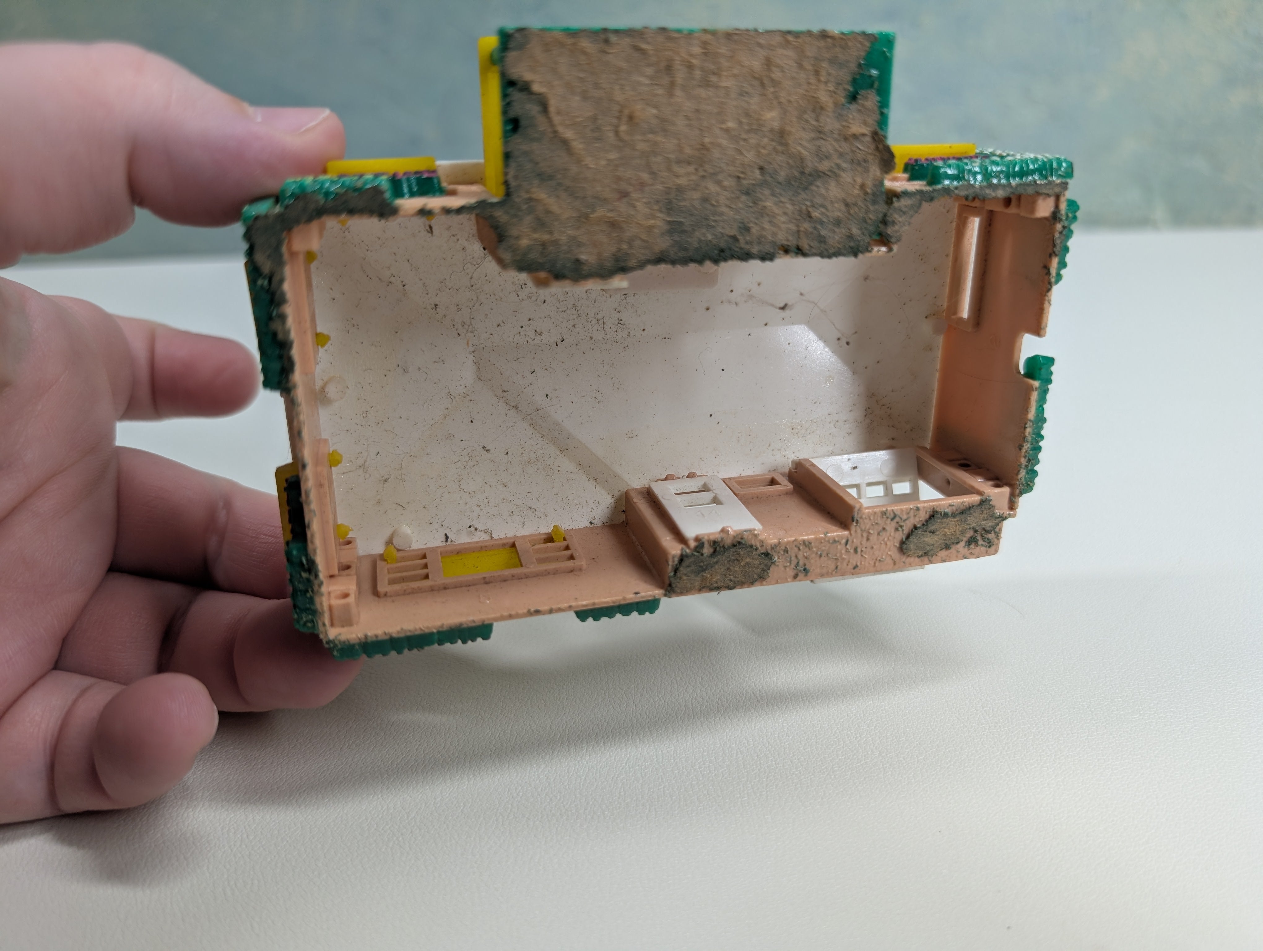 USED HO Scale Small Home with Patio