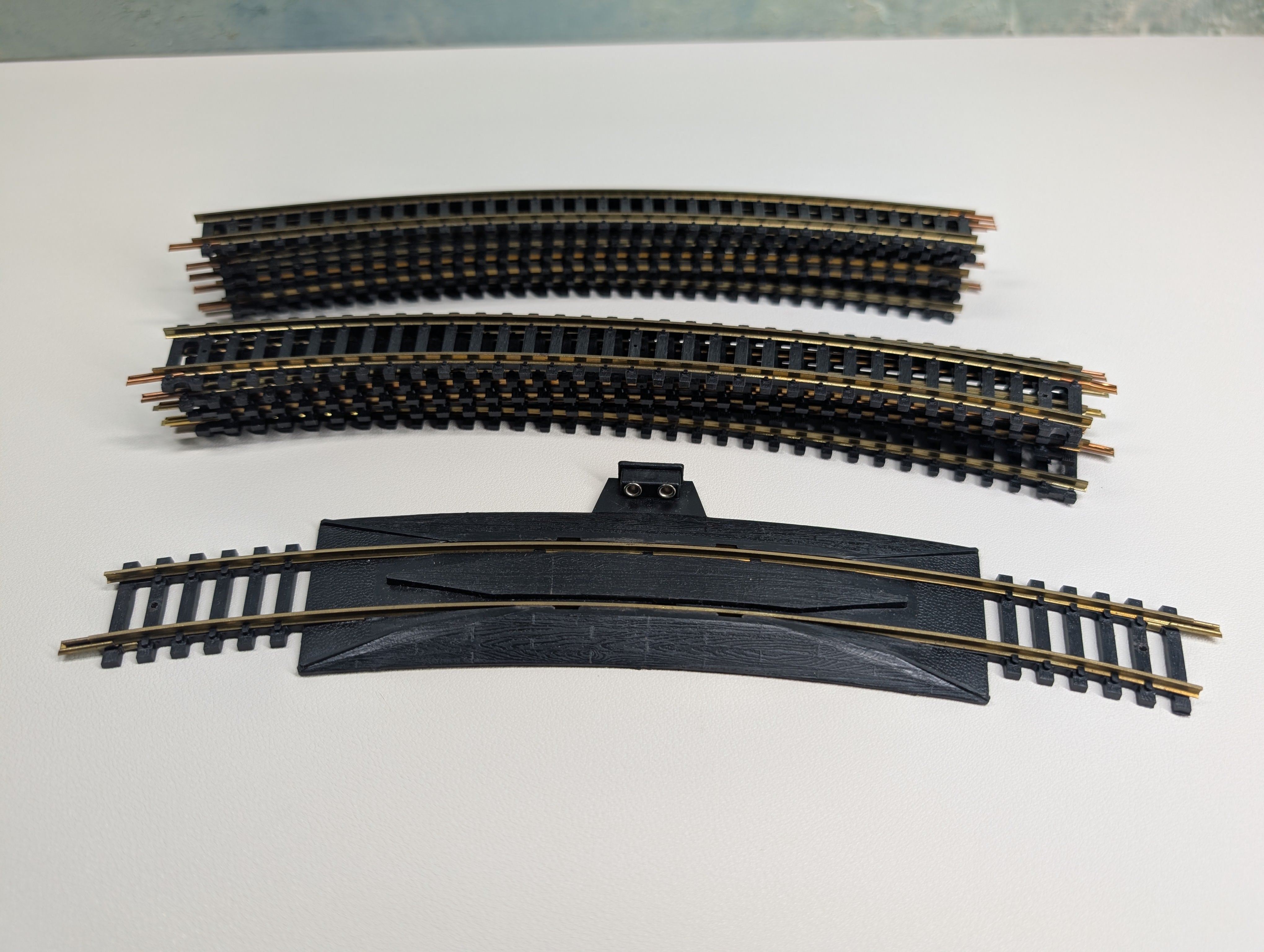 USED HO Scale Complete Circle of Track w/ Terminal (Code 100 Brass) (12 pcs)