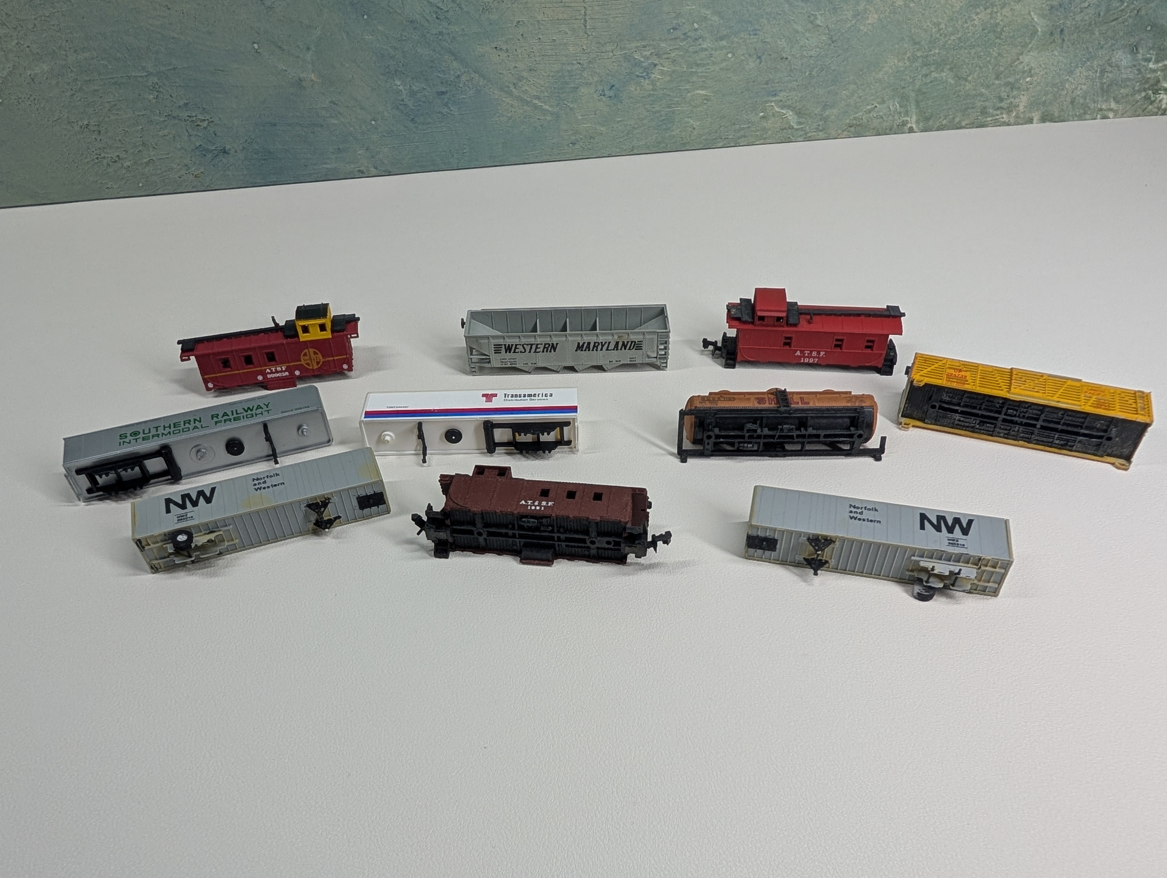 USED N Scale Lot of Hoppers, Trailers and more for Parts/Repairs