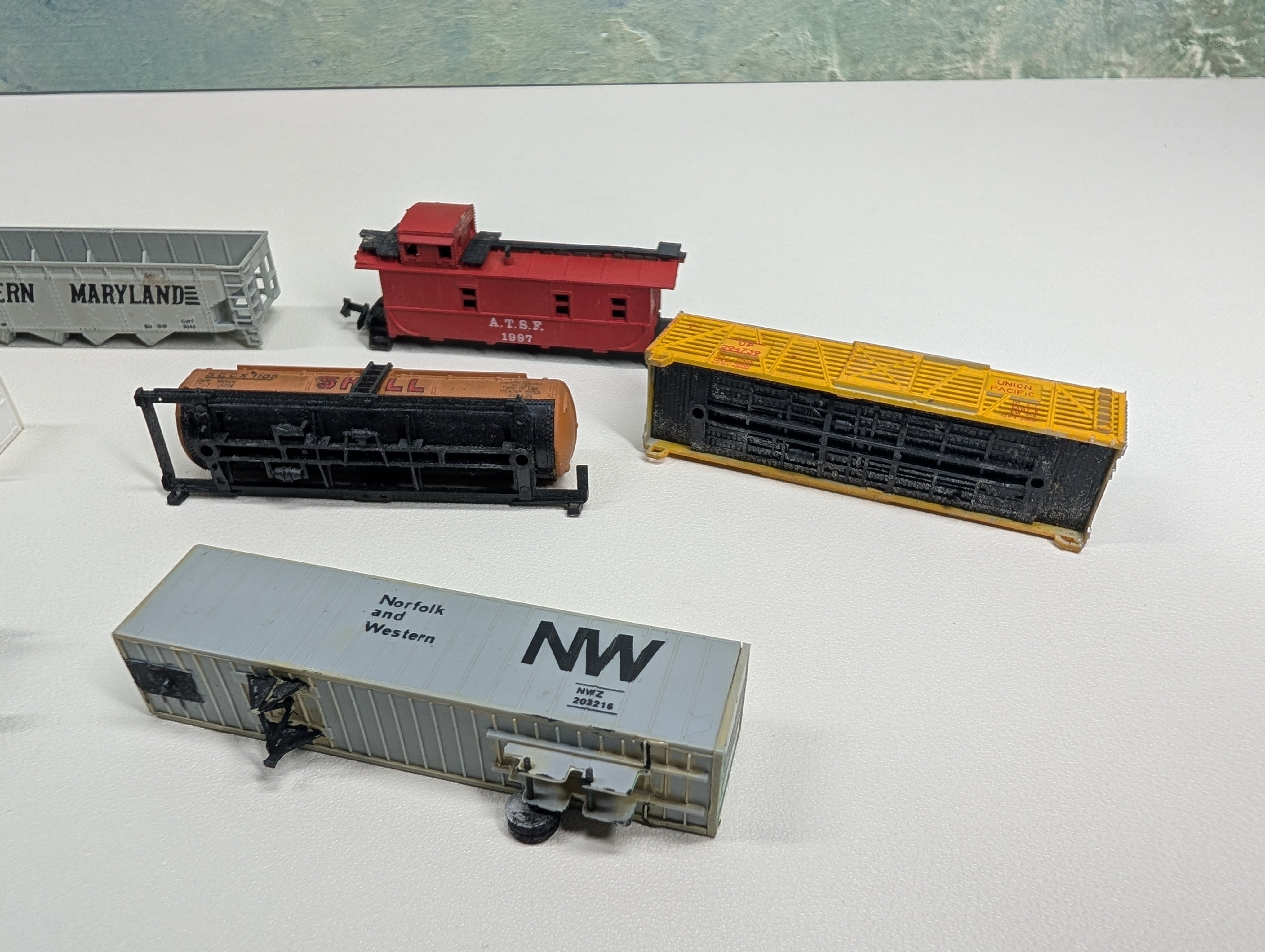 USED N Scale Lot of Hoppers, Trailers and more for Parts/Repairs