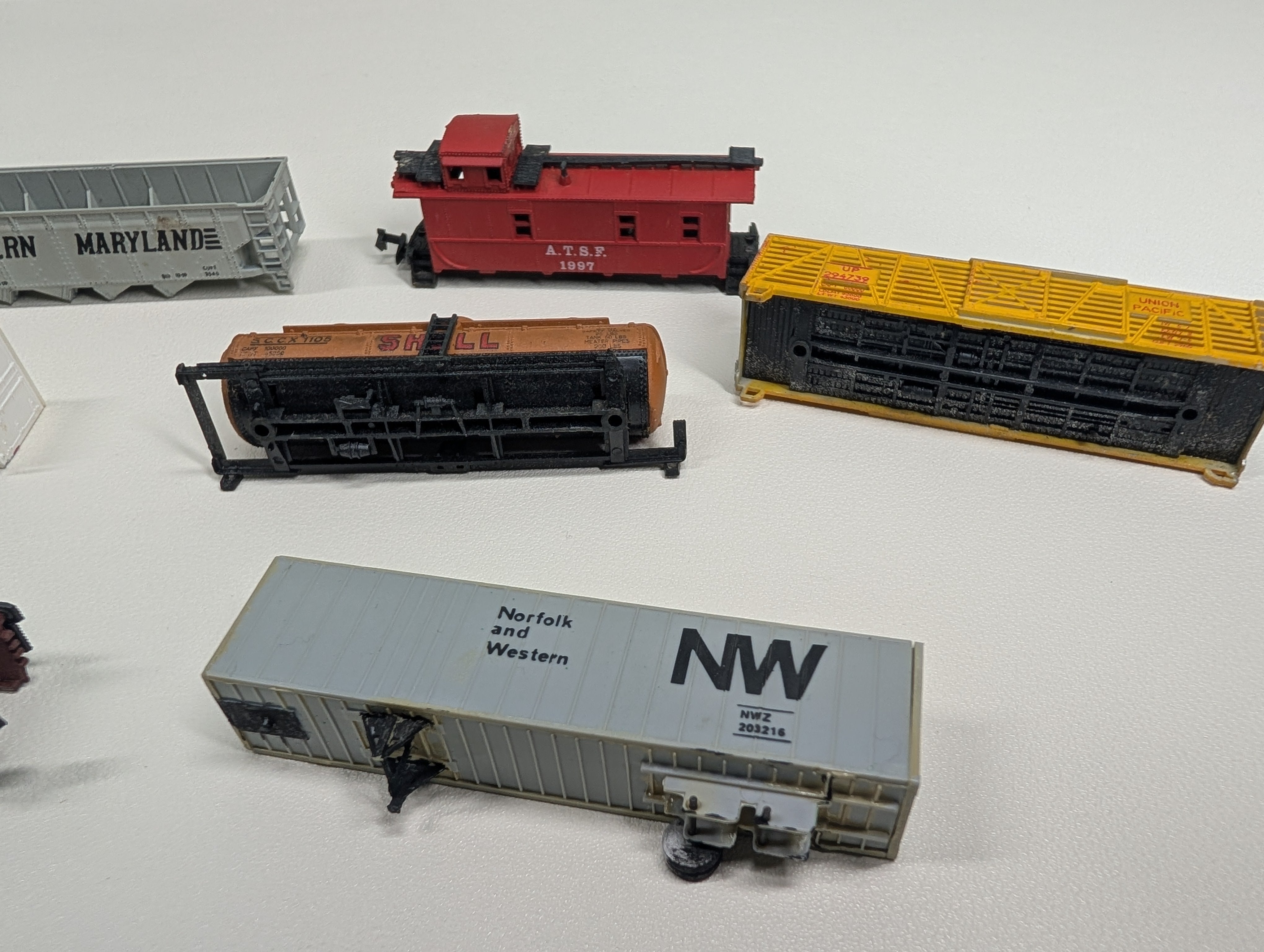 USED N Scale Lot of Hoppers, Trailers and more for Parts/Repairs